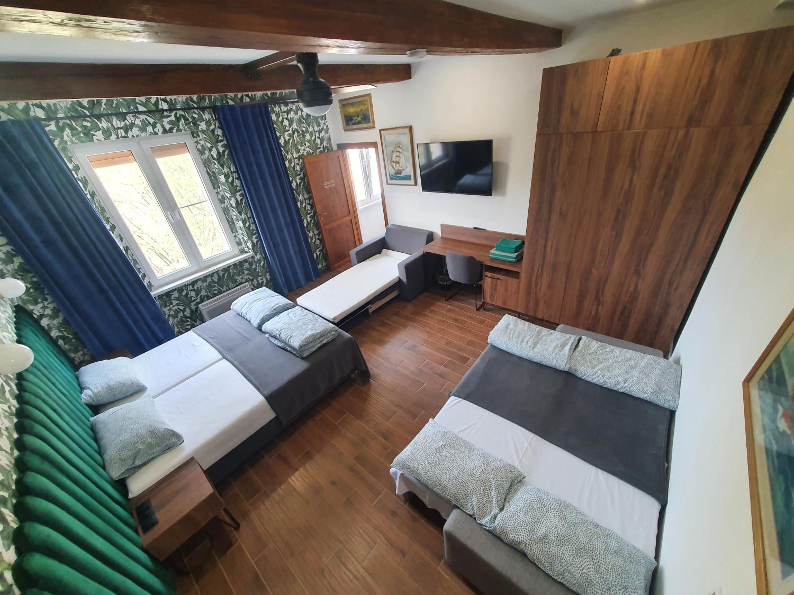 Family Room with Private Bathroom photo 1