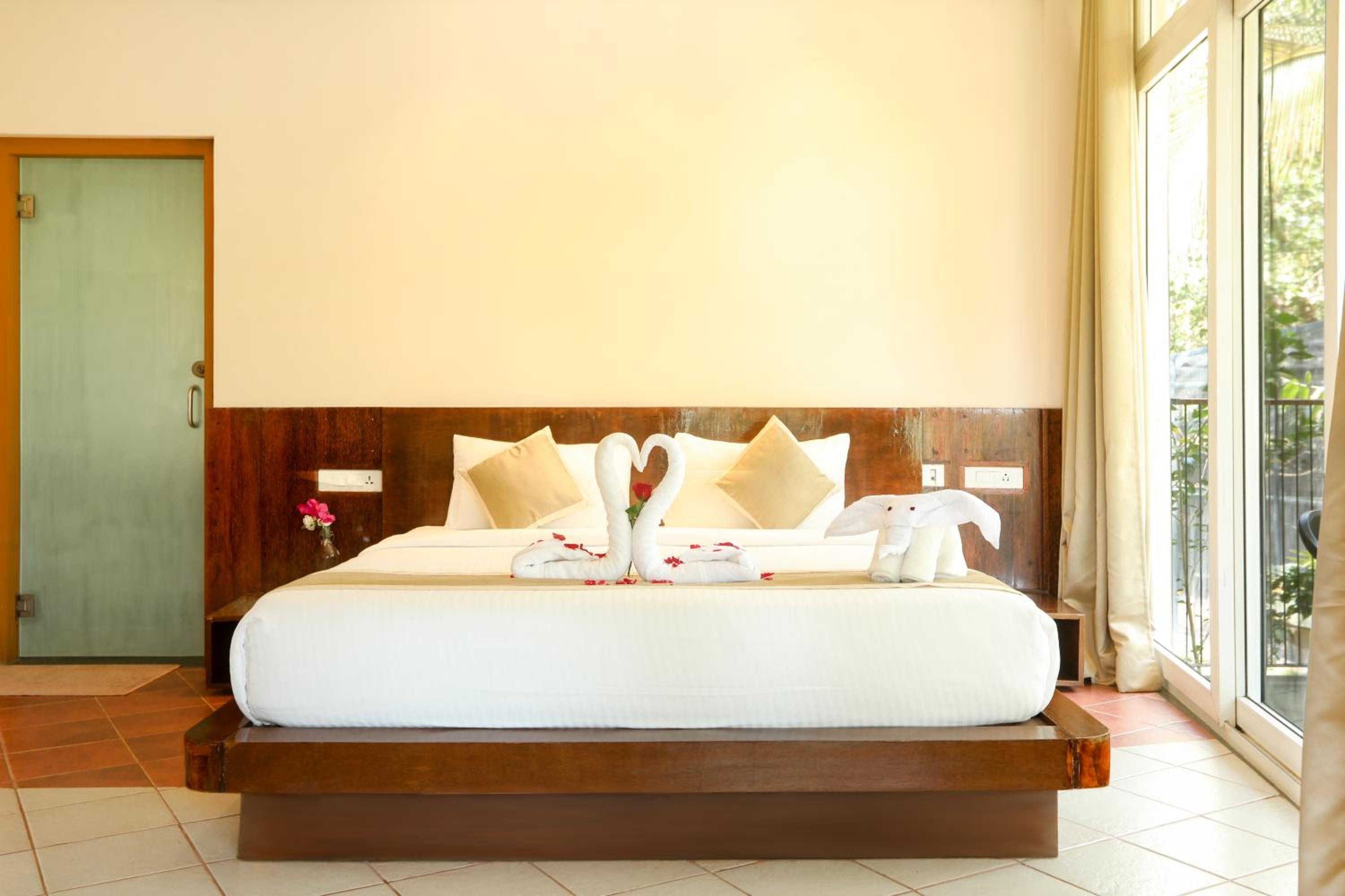 Family Suite with Balcony - Photo 7