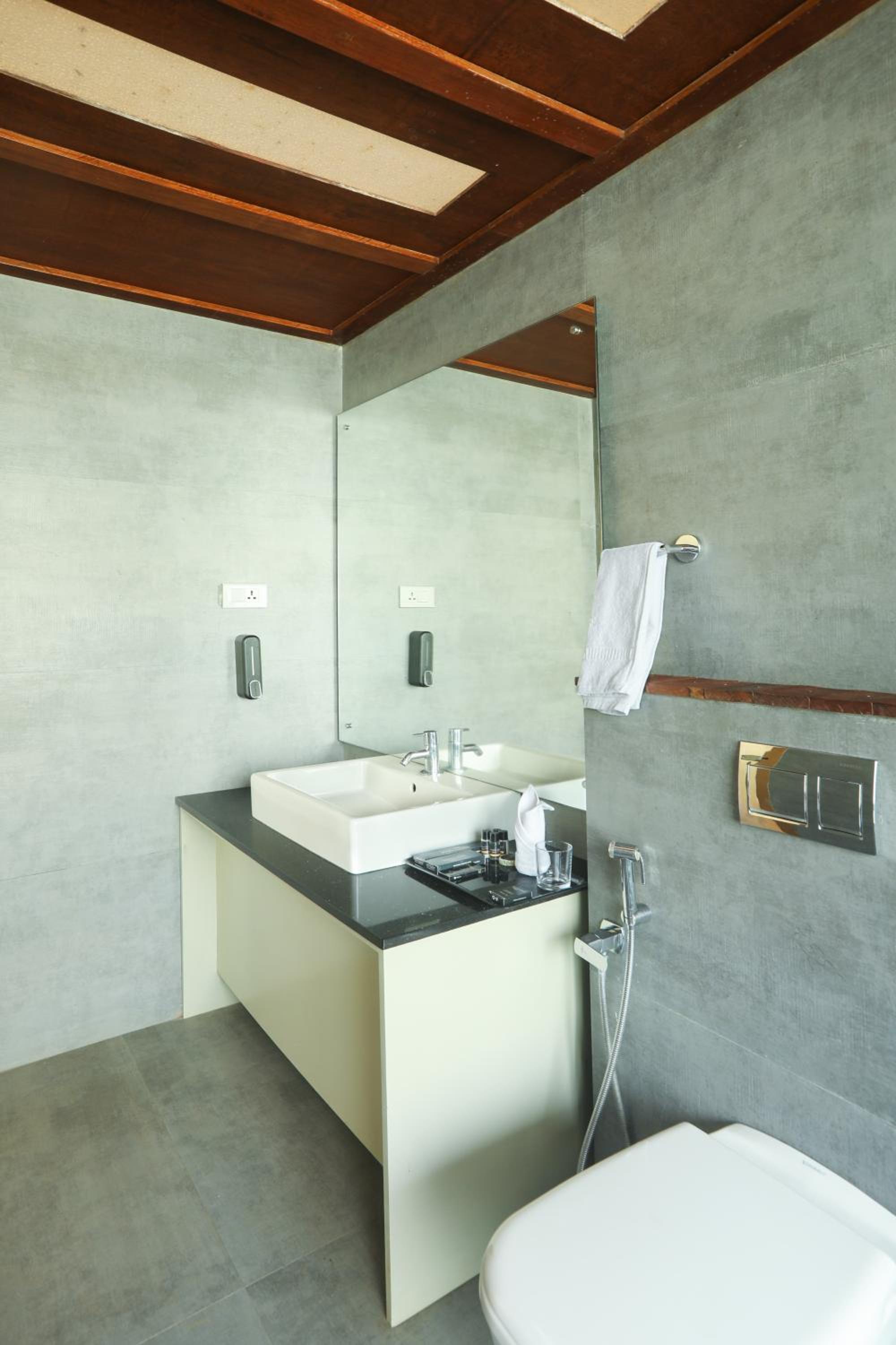 Family Suite with Balcony - Photo 4