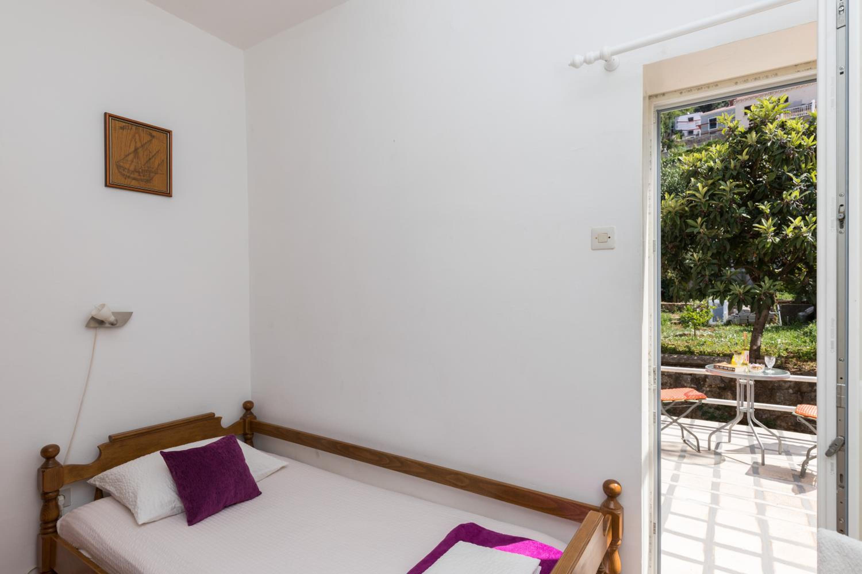 Economy Single Room with Shared Bathroom