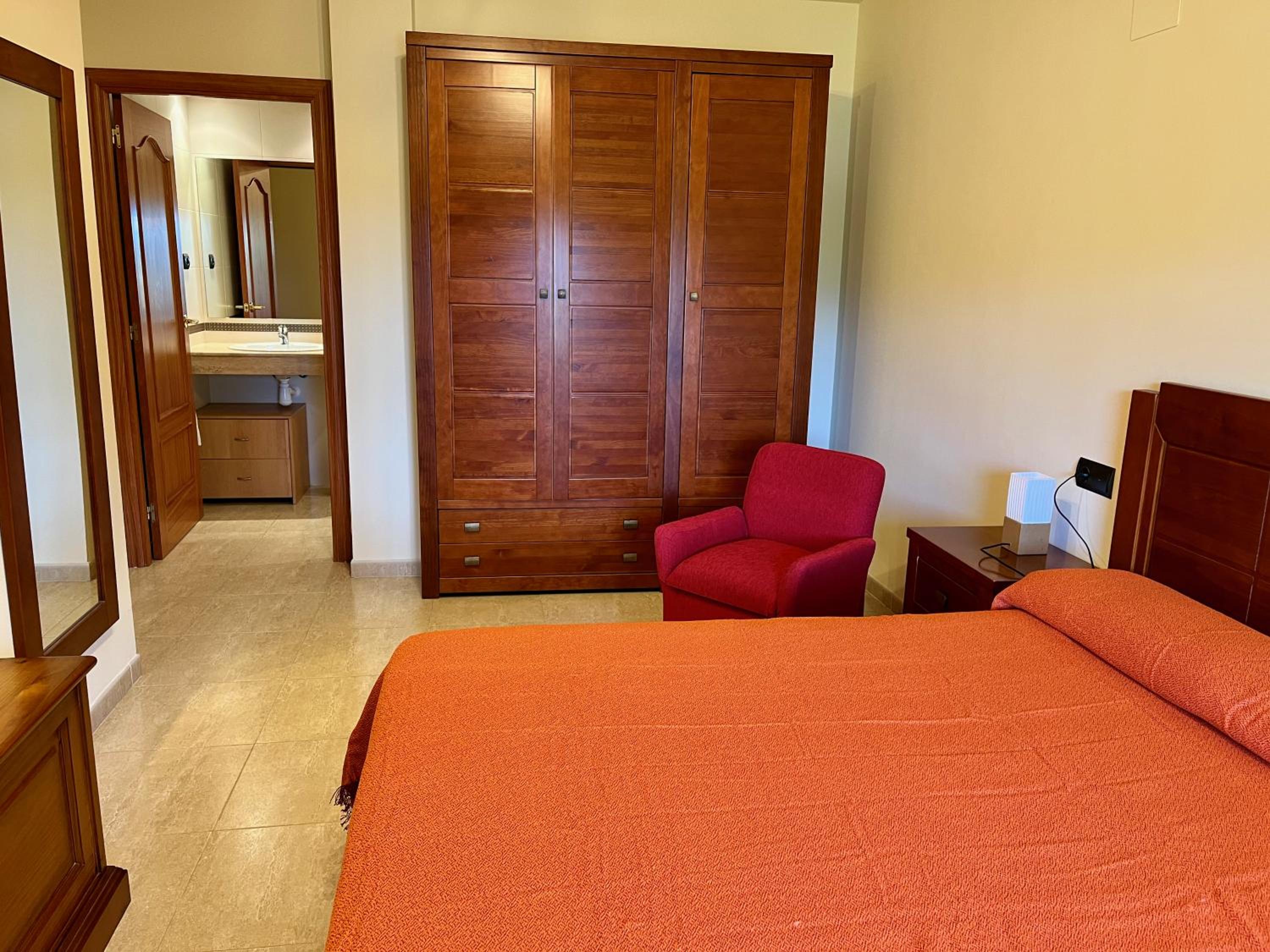Habitación Familiar con Vista al Jardín
