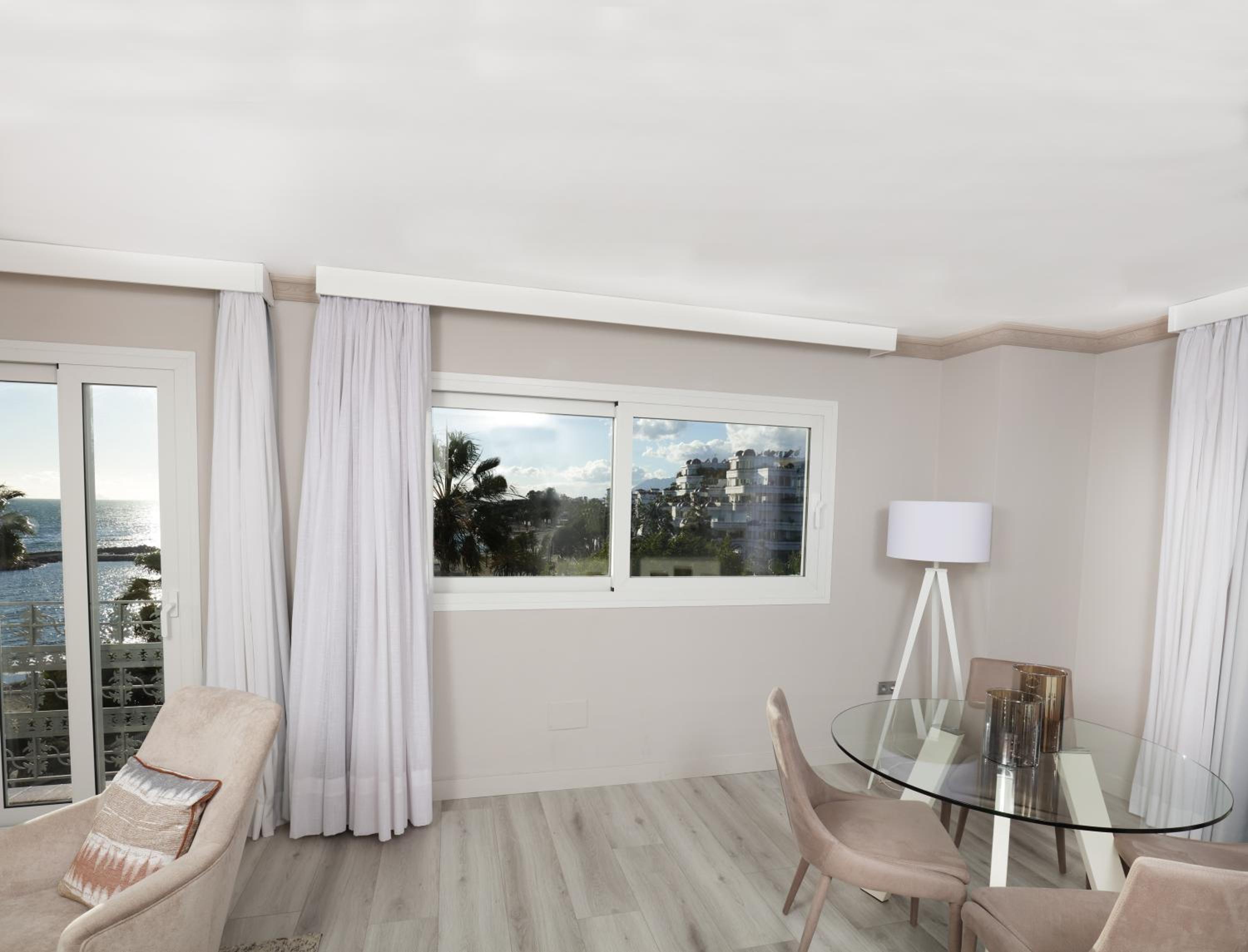 Superior Suite - Photo 11