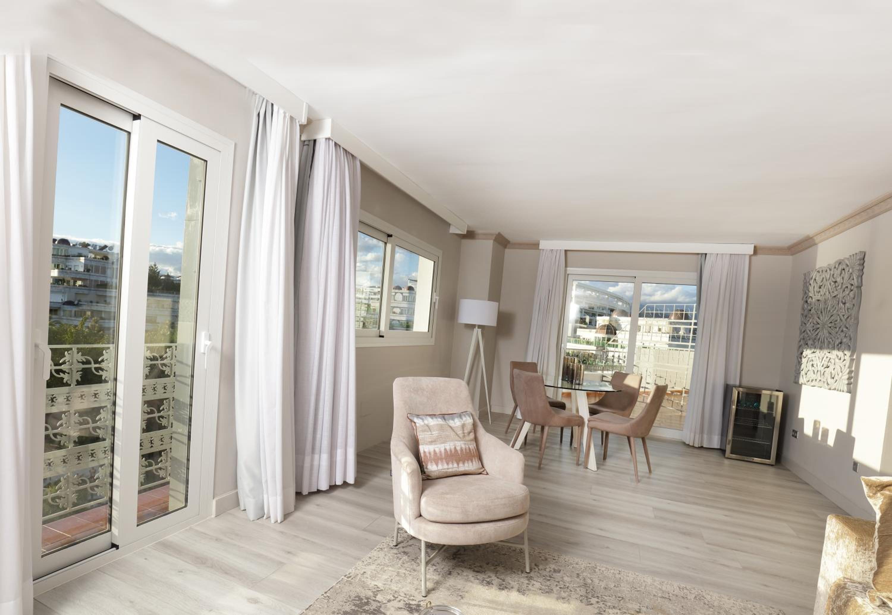 Superior Suite - Photo 10