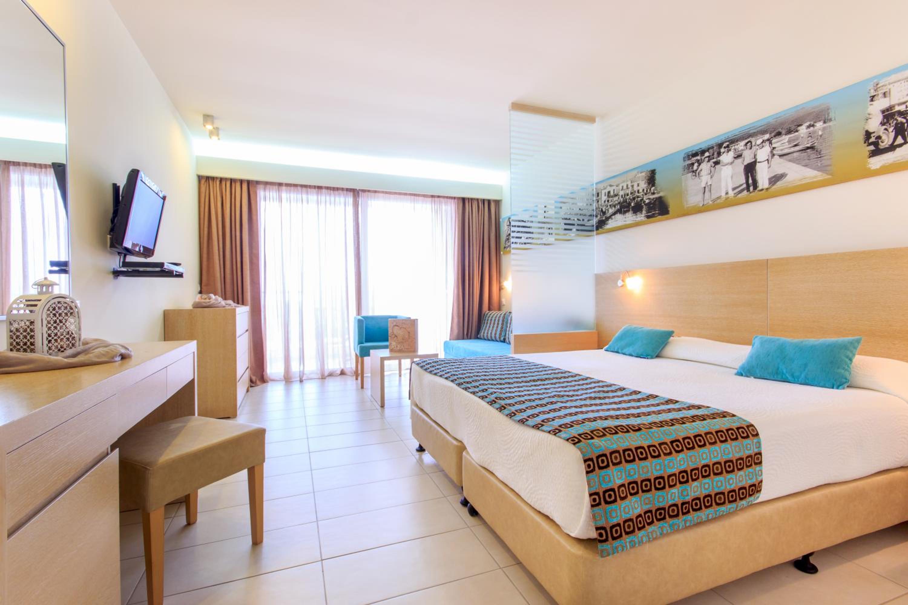 Junior Suite with Side Sea View photo 1