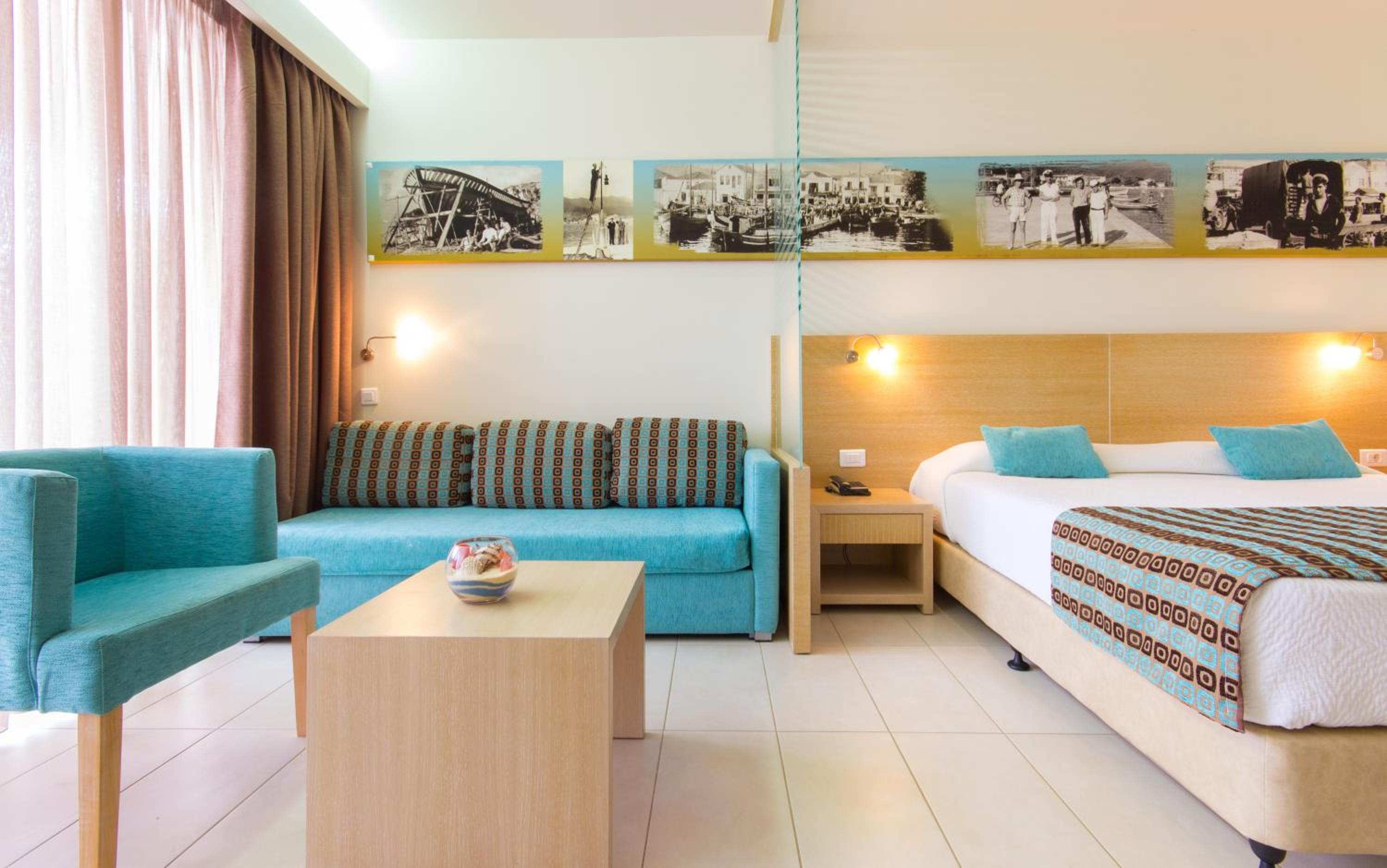 Junior Suite with Side Sea View photo 2