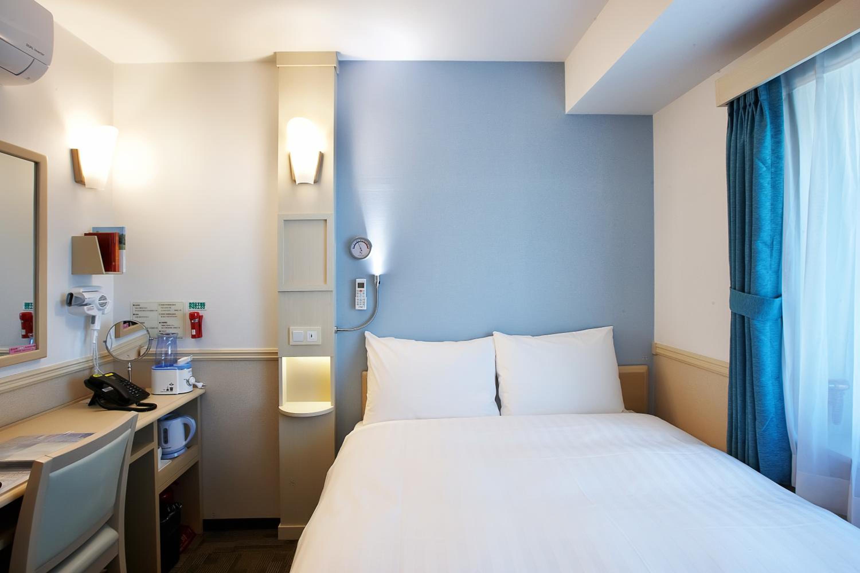 Economy Double Room with City View - Photo 4