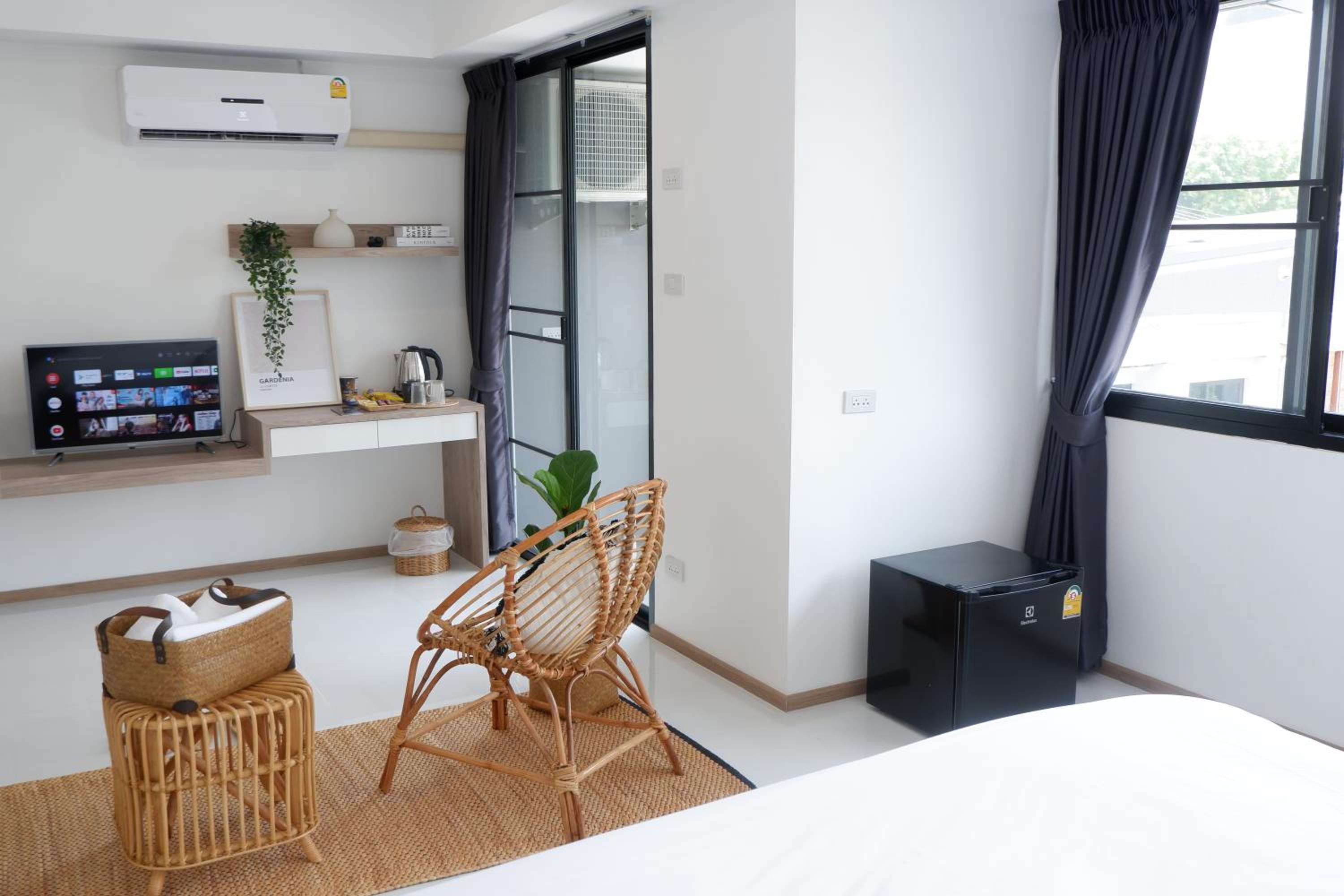 Deluxe King Room - Photo 3