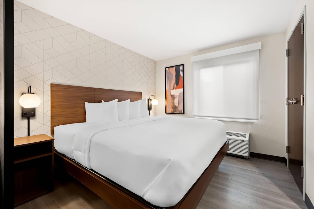 Suite, 1 King Bed, Non Smoking