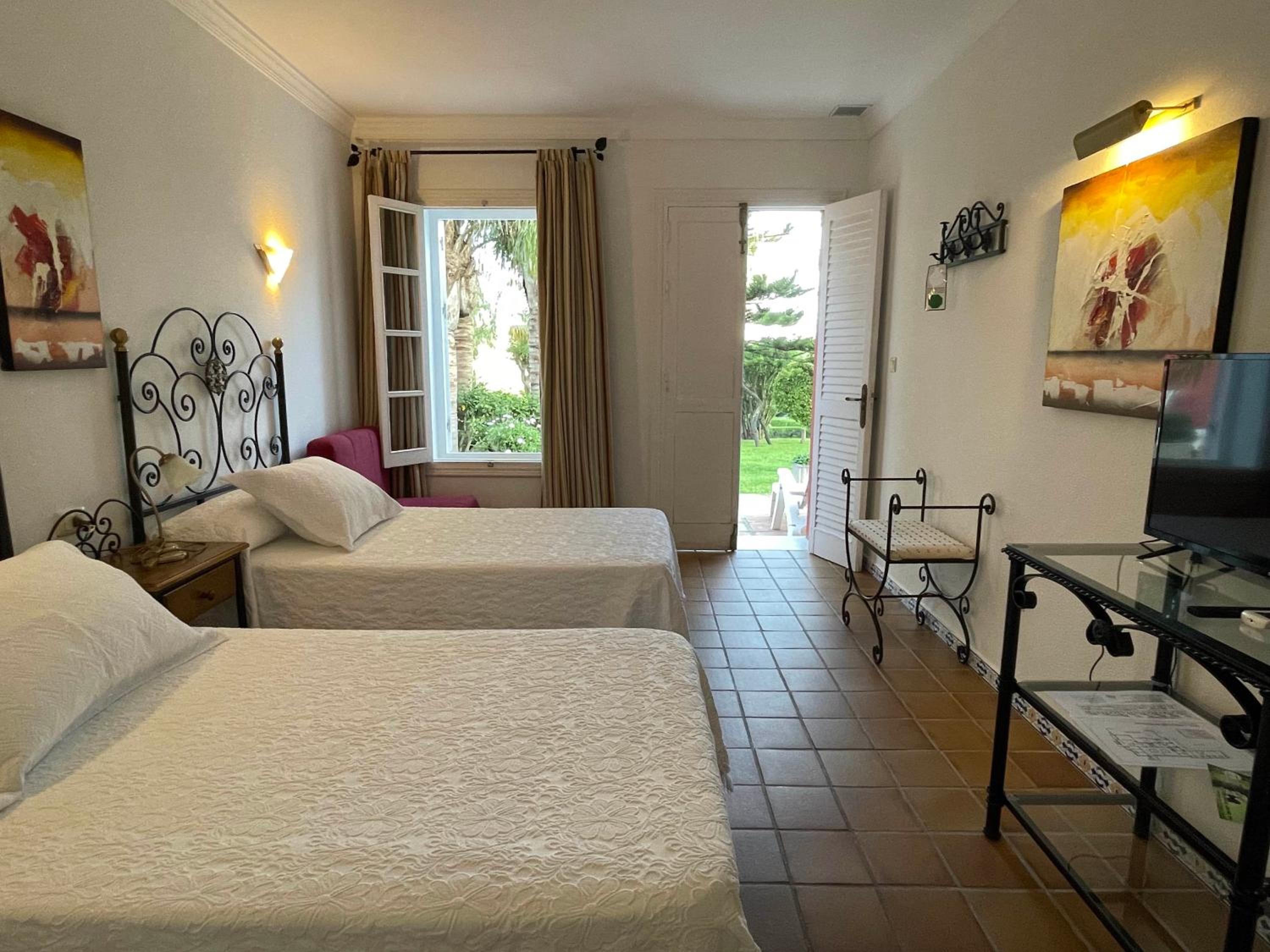 Double or Twin Room with Garden View - Photo 1
