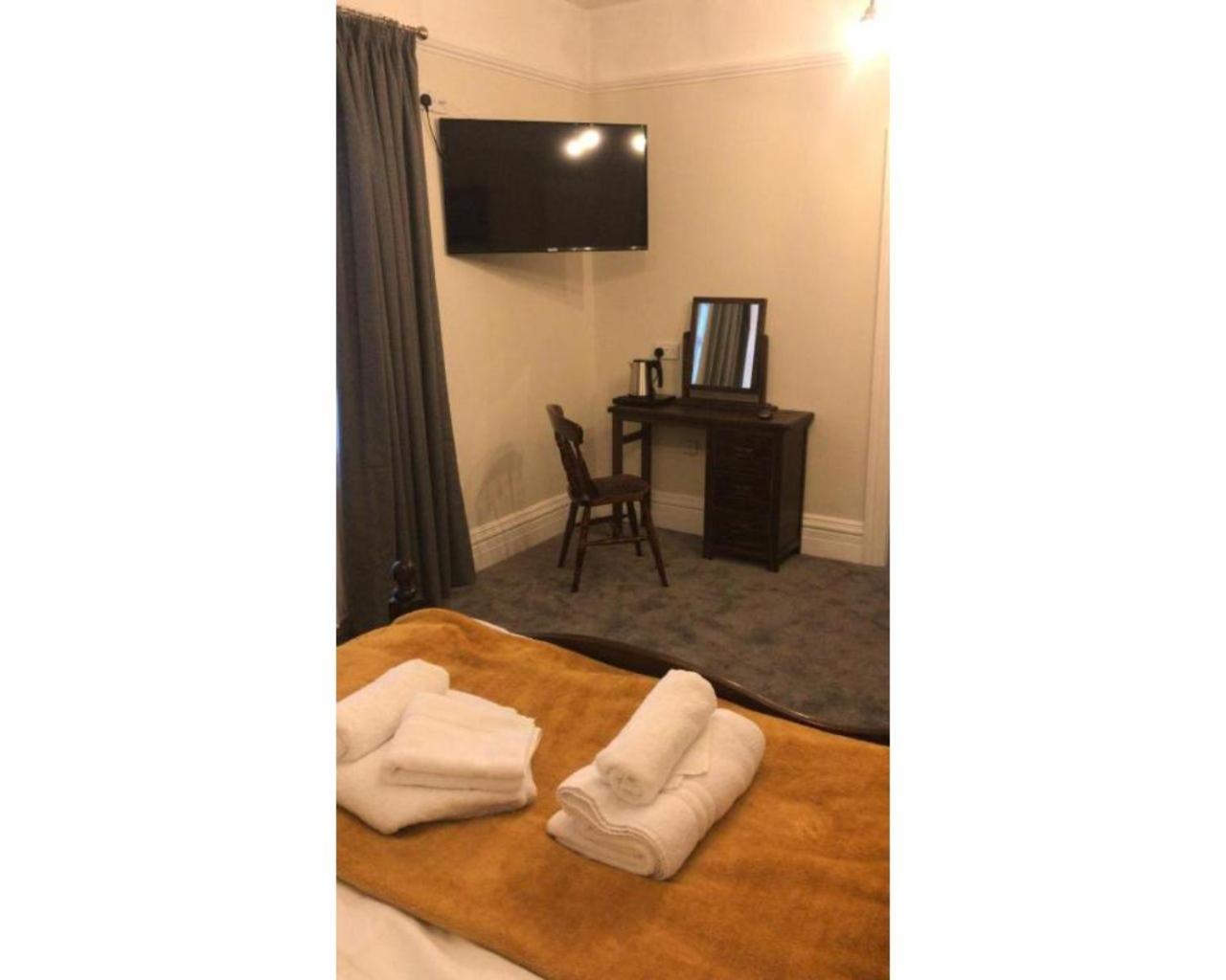 Deluxe Double Room With Bath photo 2