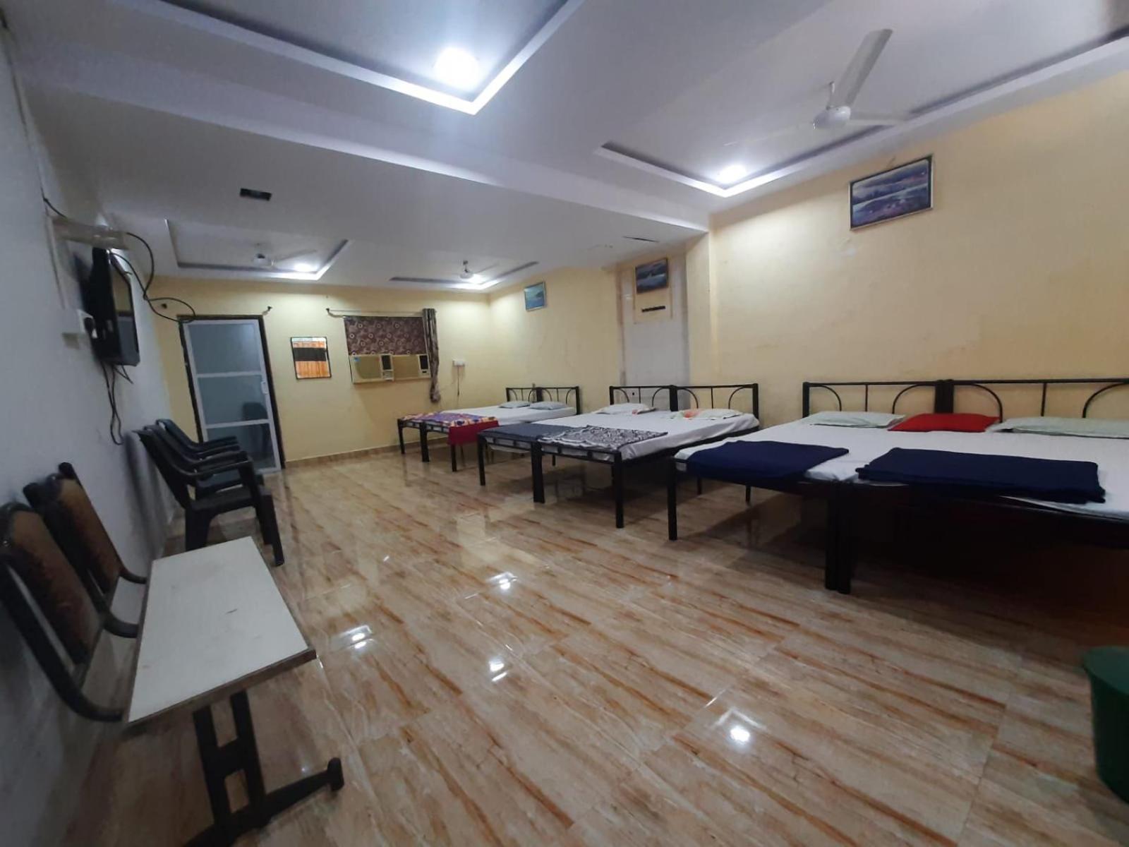 6-Bed Mixed Dormitory Room photo 2