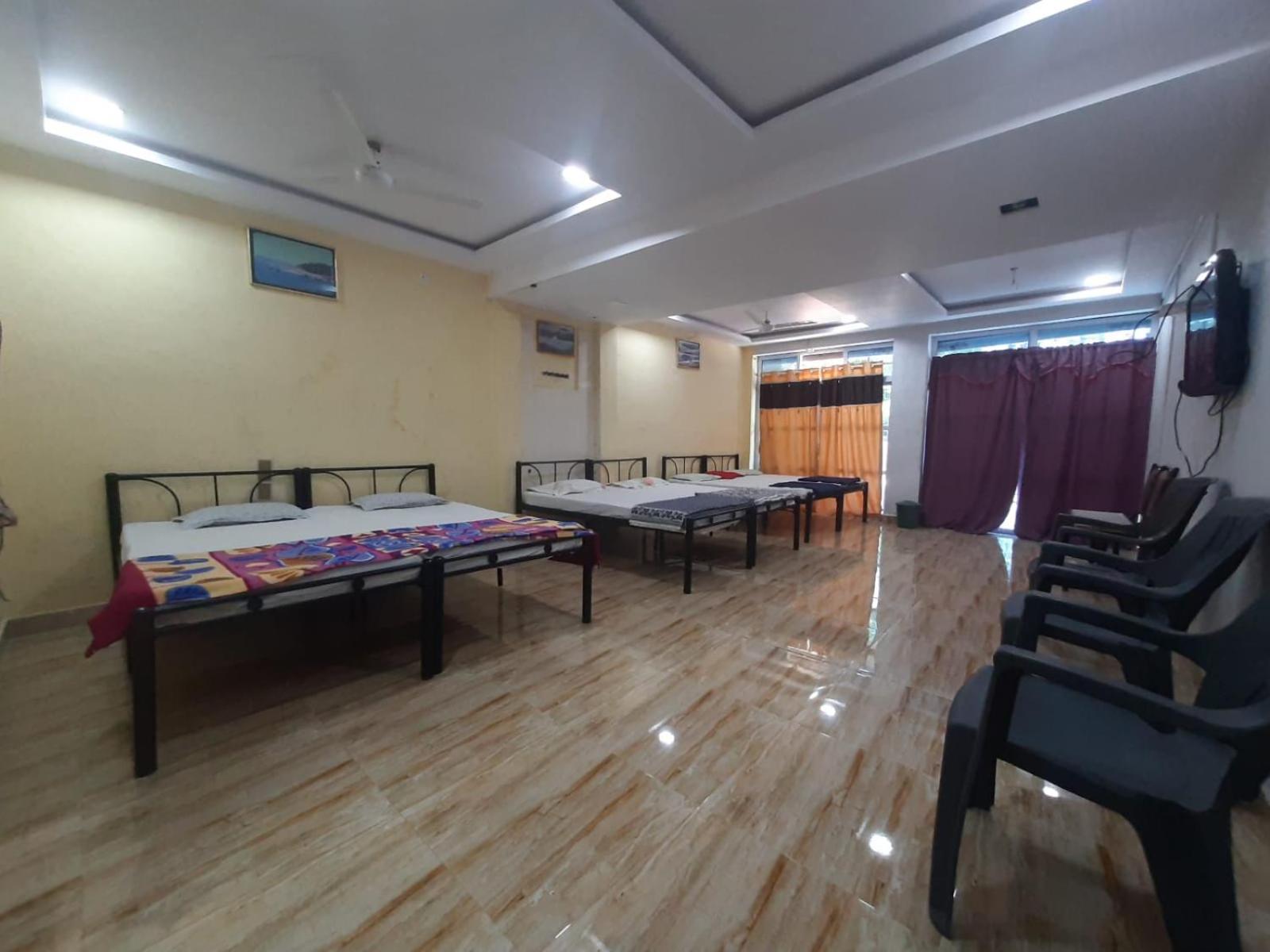 6-Bed Mixed Dormitory Room photo 3
