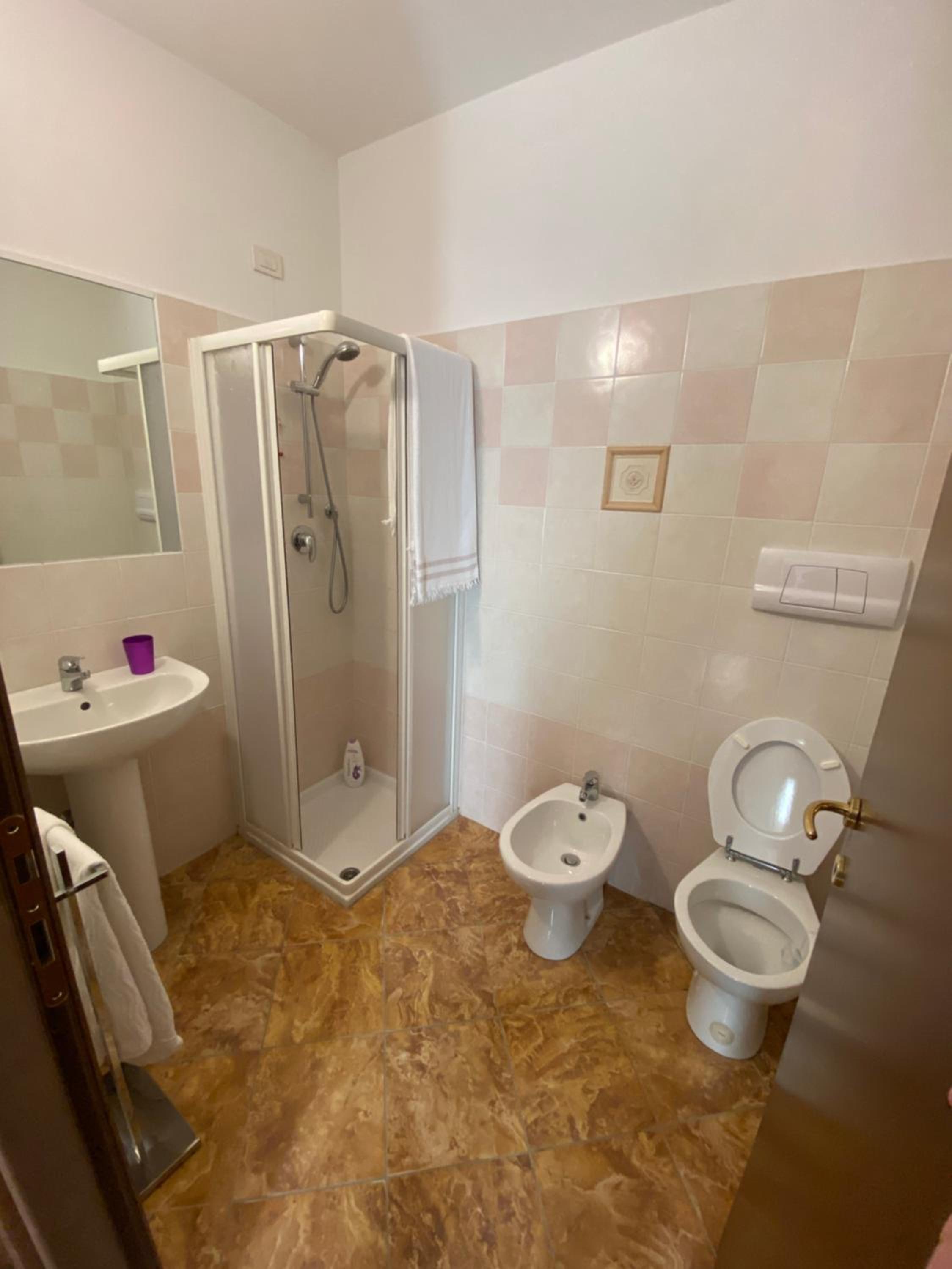 Double Room - Photo 4