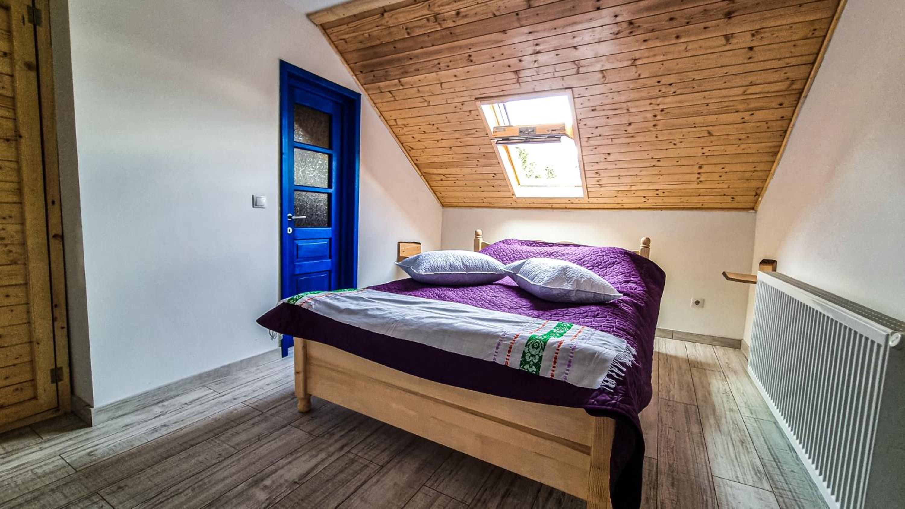 Five-Bedroom House - Photo 16