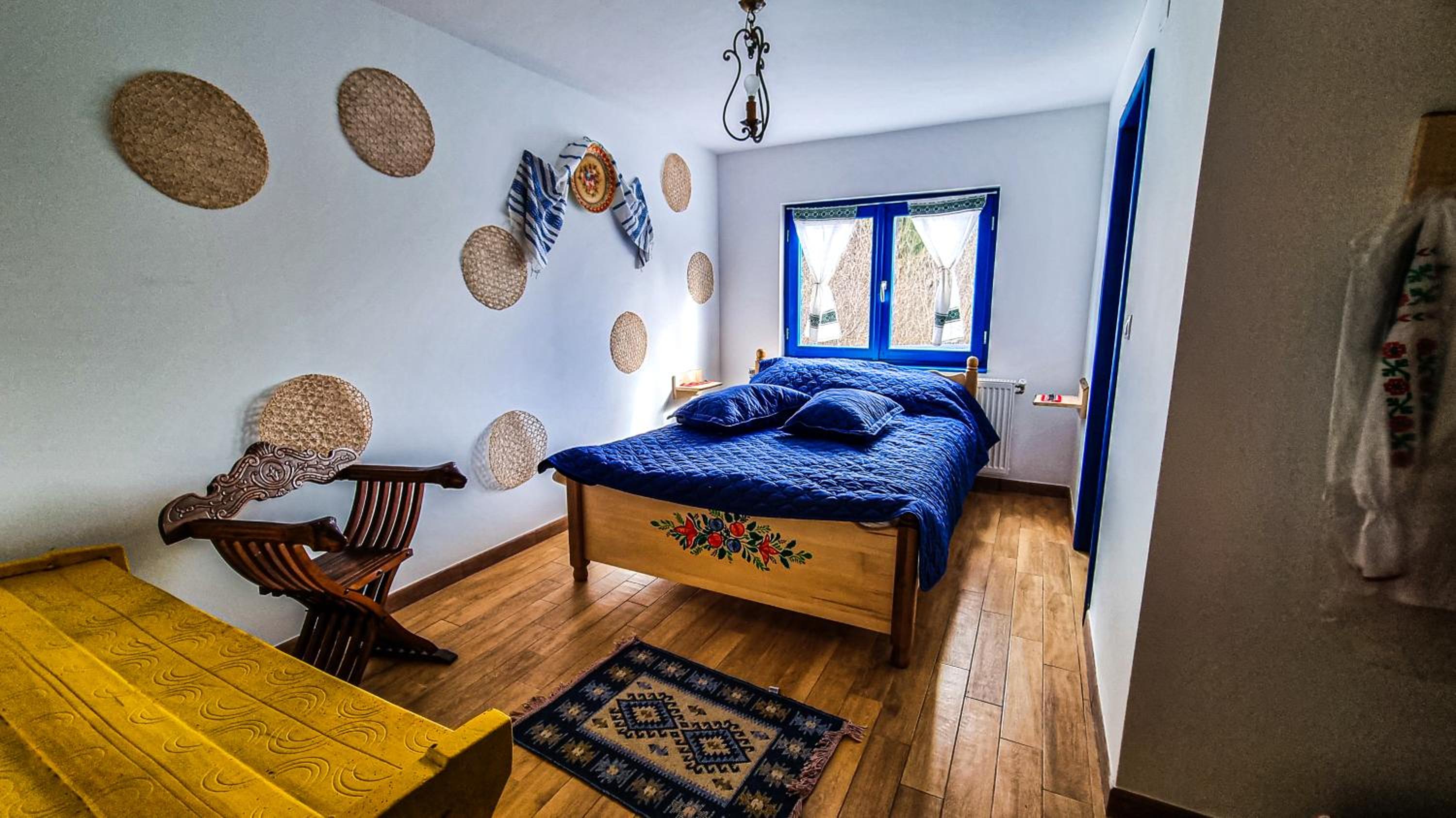 Five-Bedroom House - Photo 25