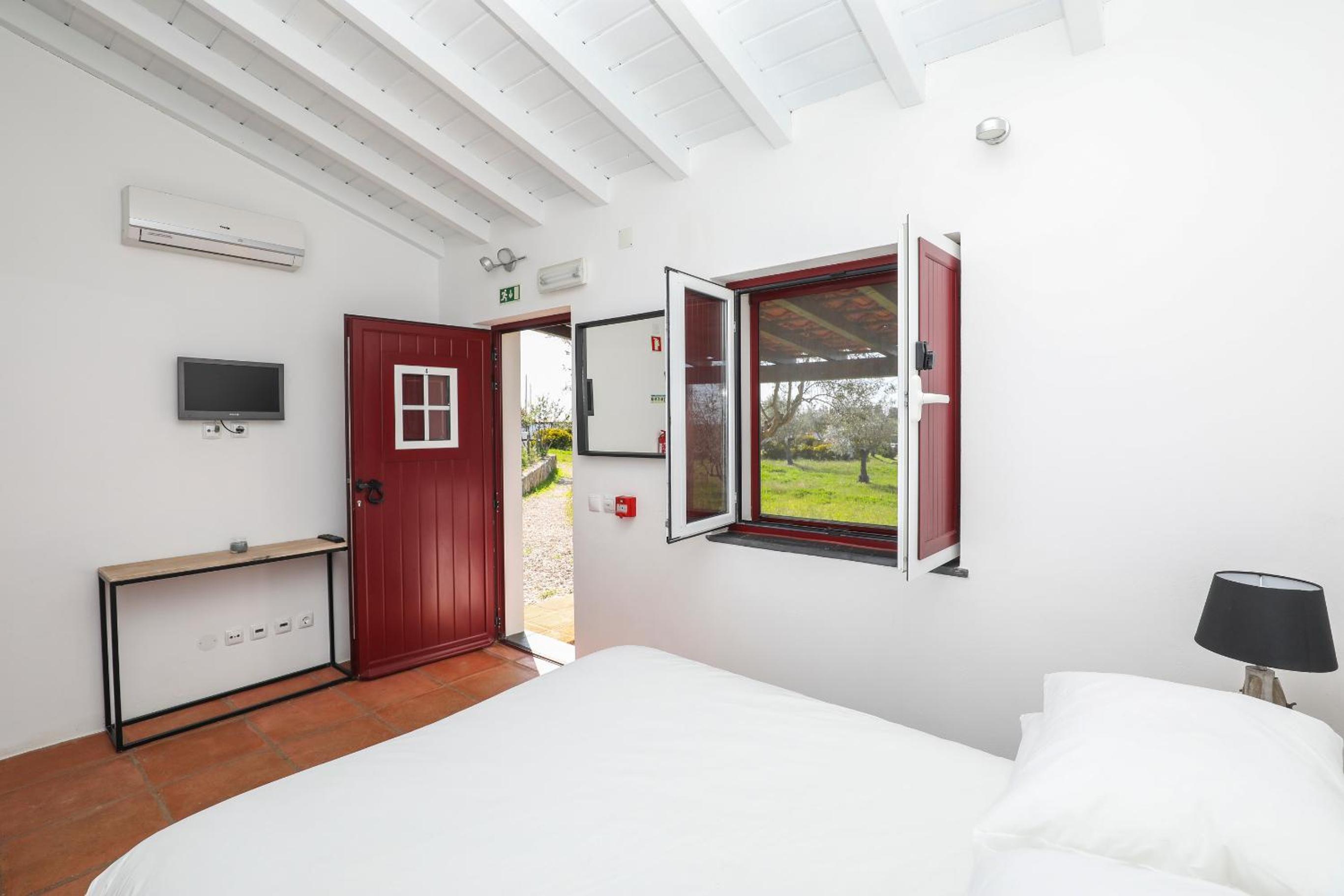 Double Room with Private Bathroom - Photo 2