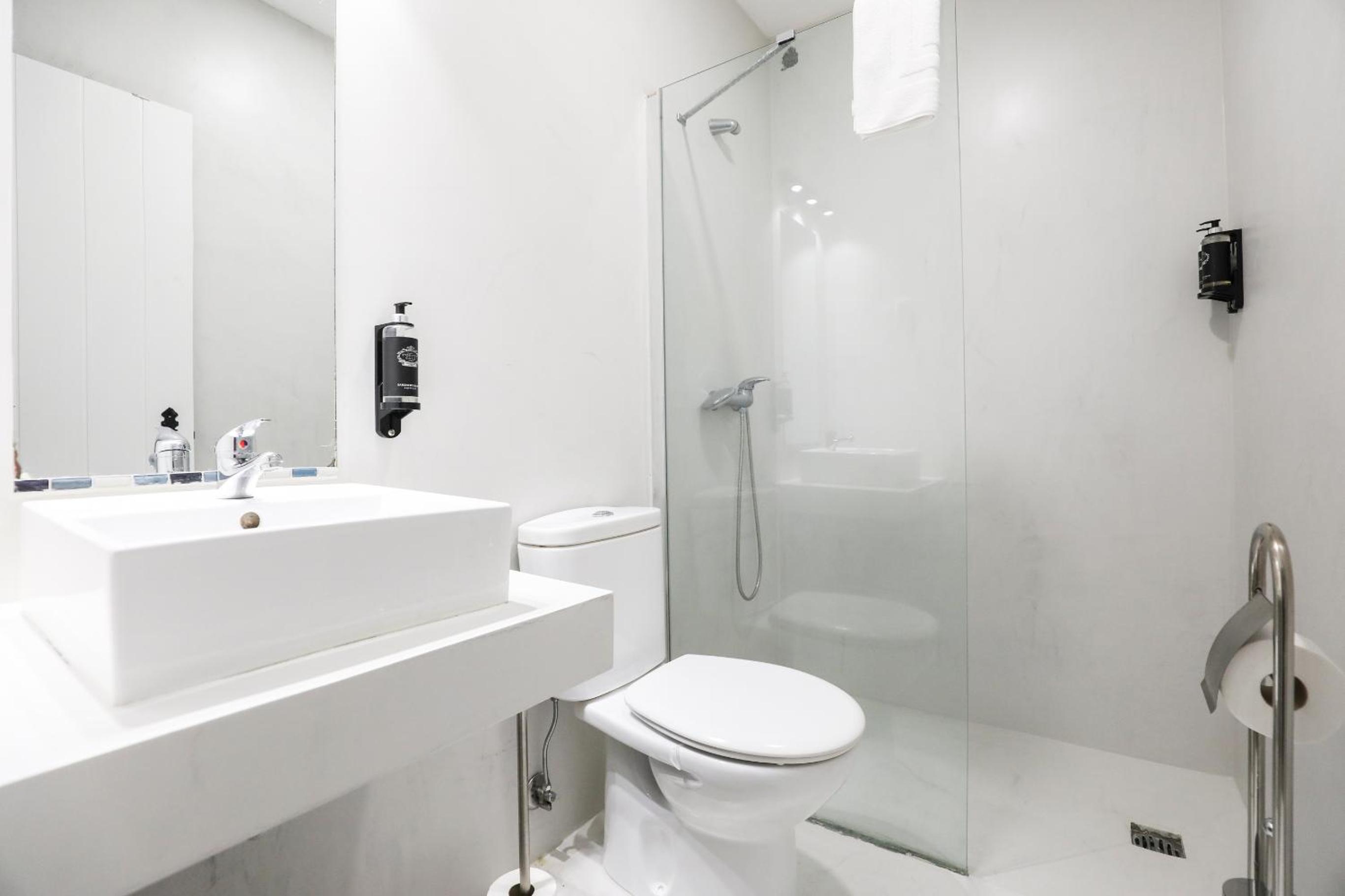 Double Room with Private Bathroom - Photo 3