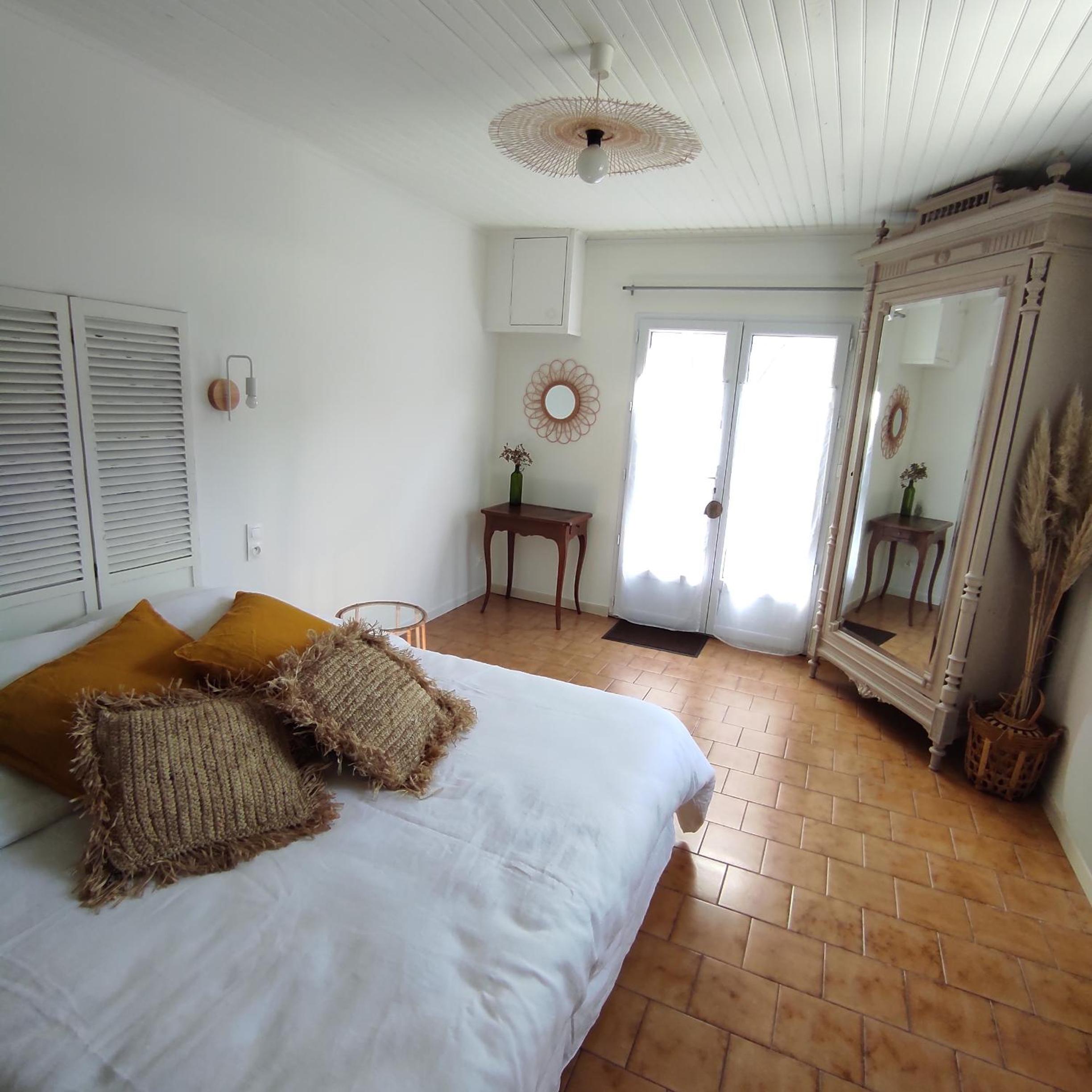 Large Double or Twin Room photo 2