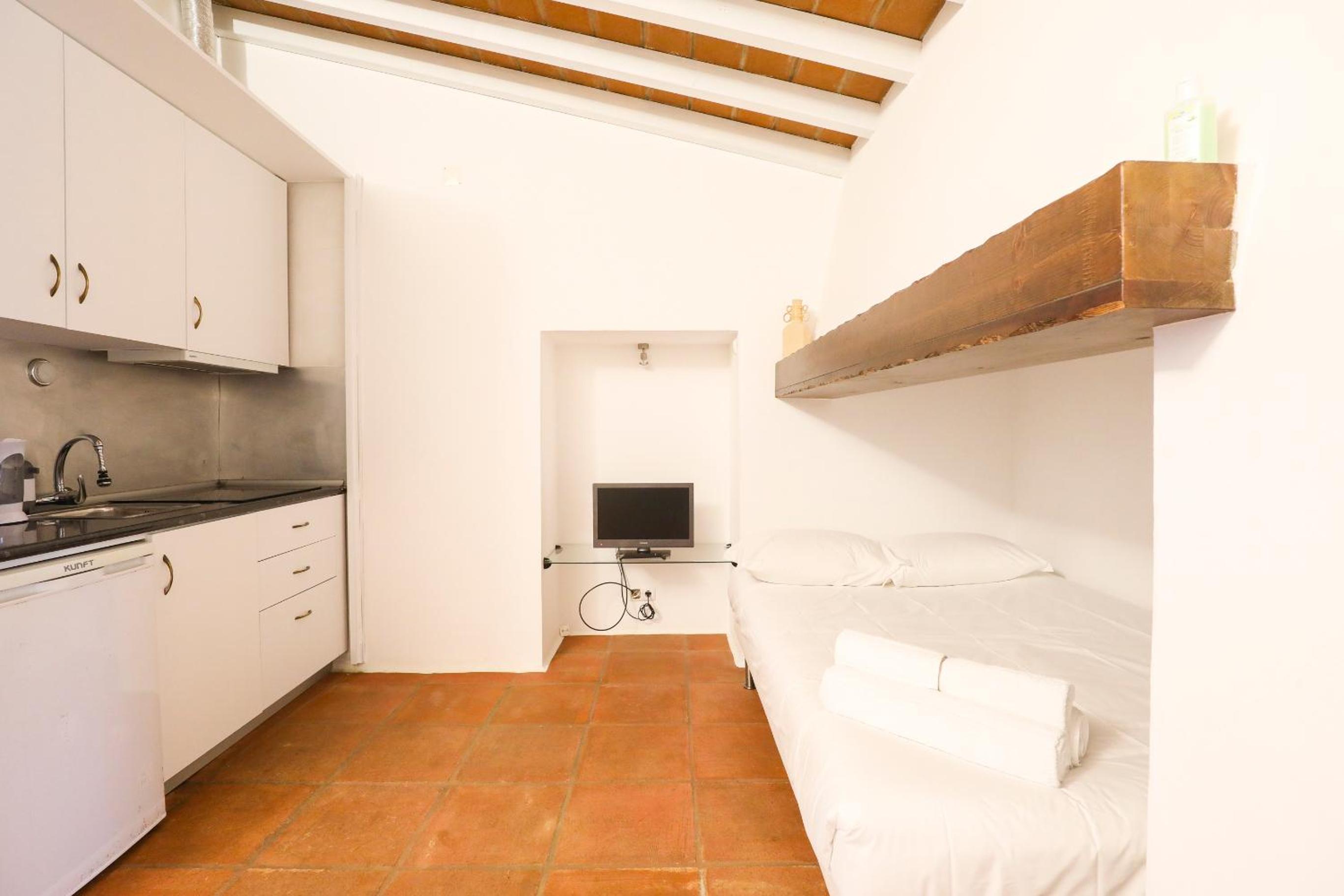 Family Suite with Balcony - Photo 4