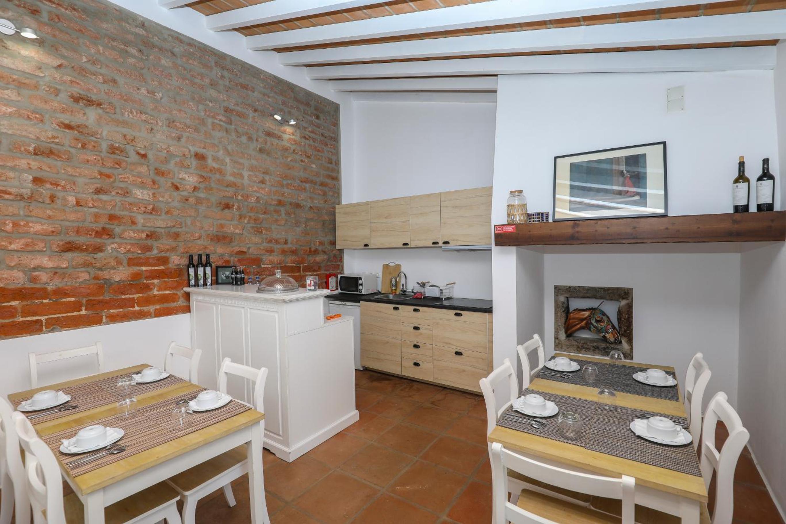 Double Room with Private Bathroom - Photo 40