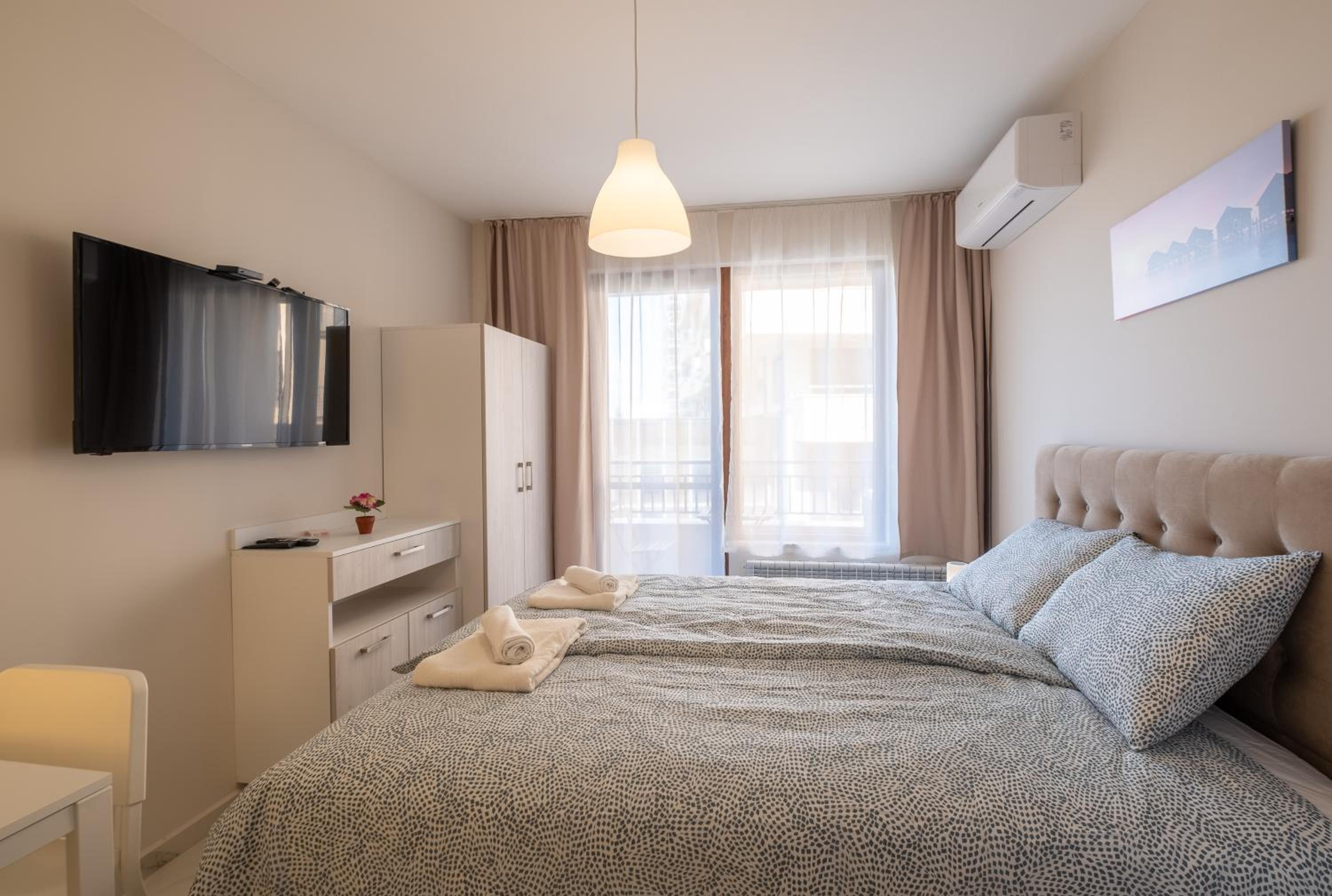 Studio Apartment - Photo 2