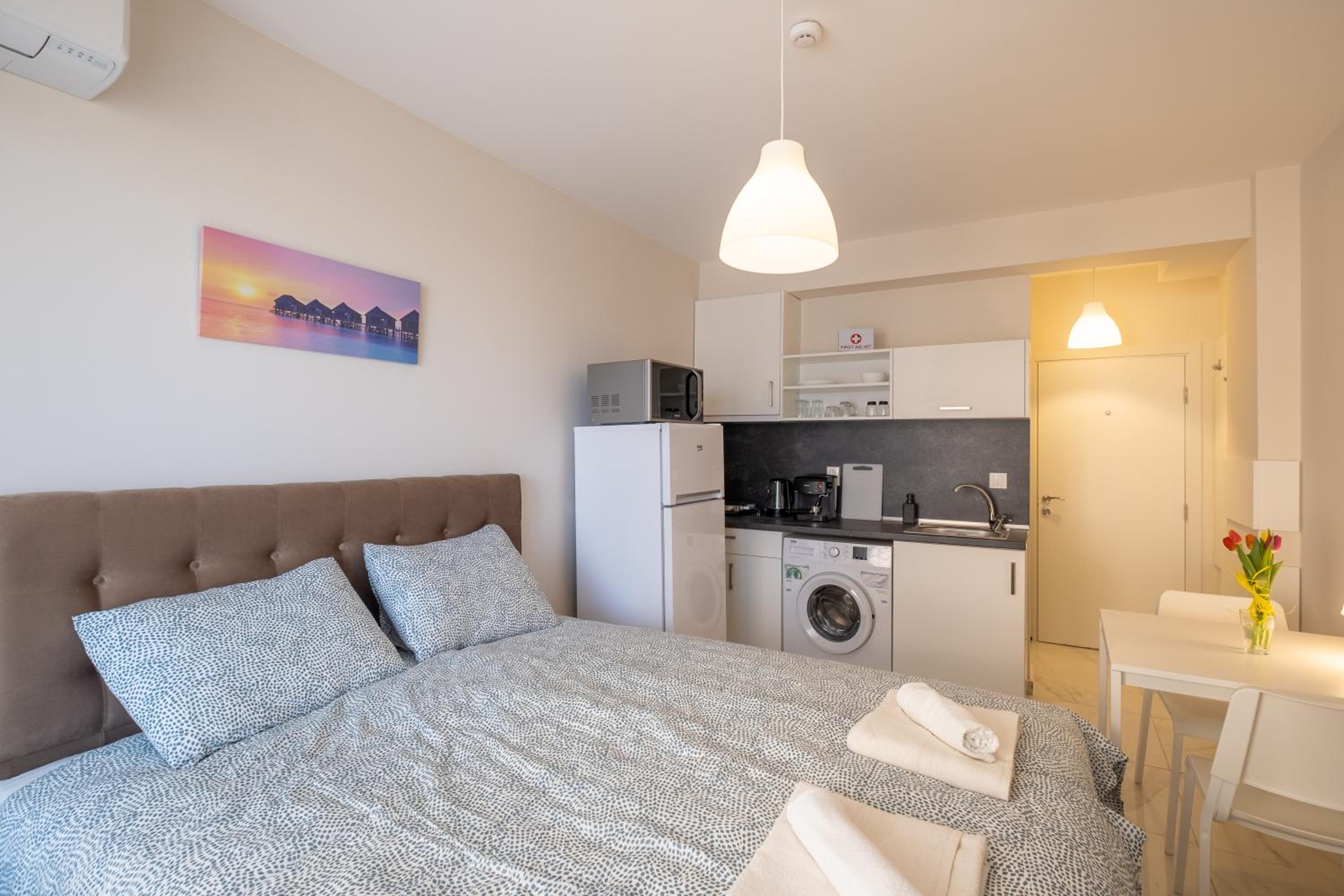 Studio Apartment - Photo 4