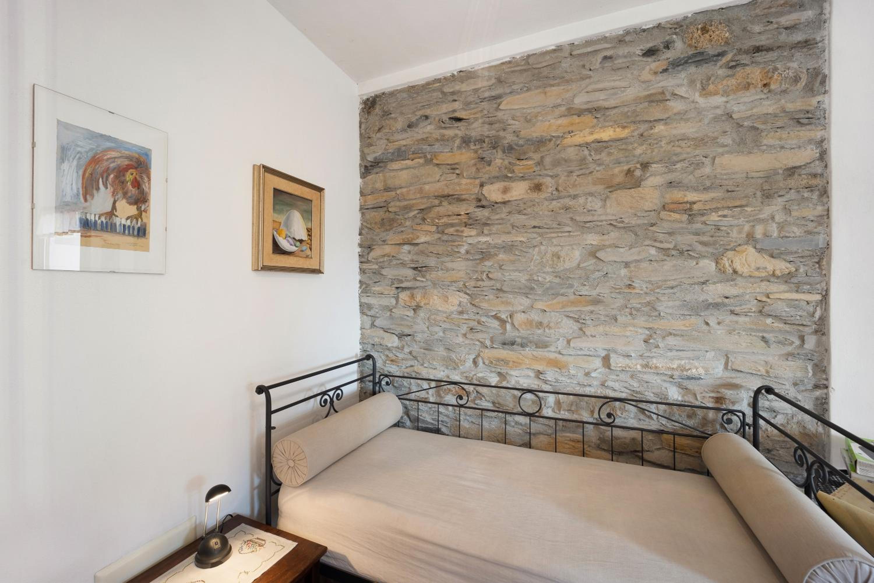 One-Bedroom House photo 1