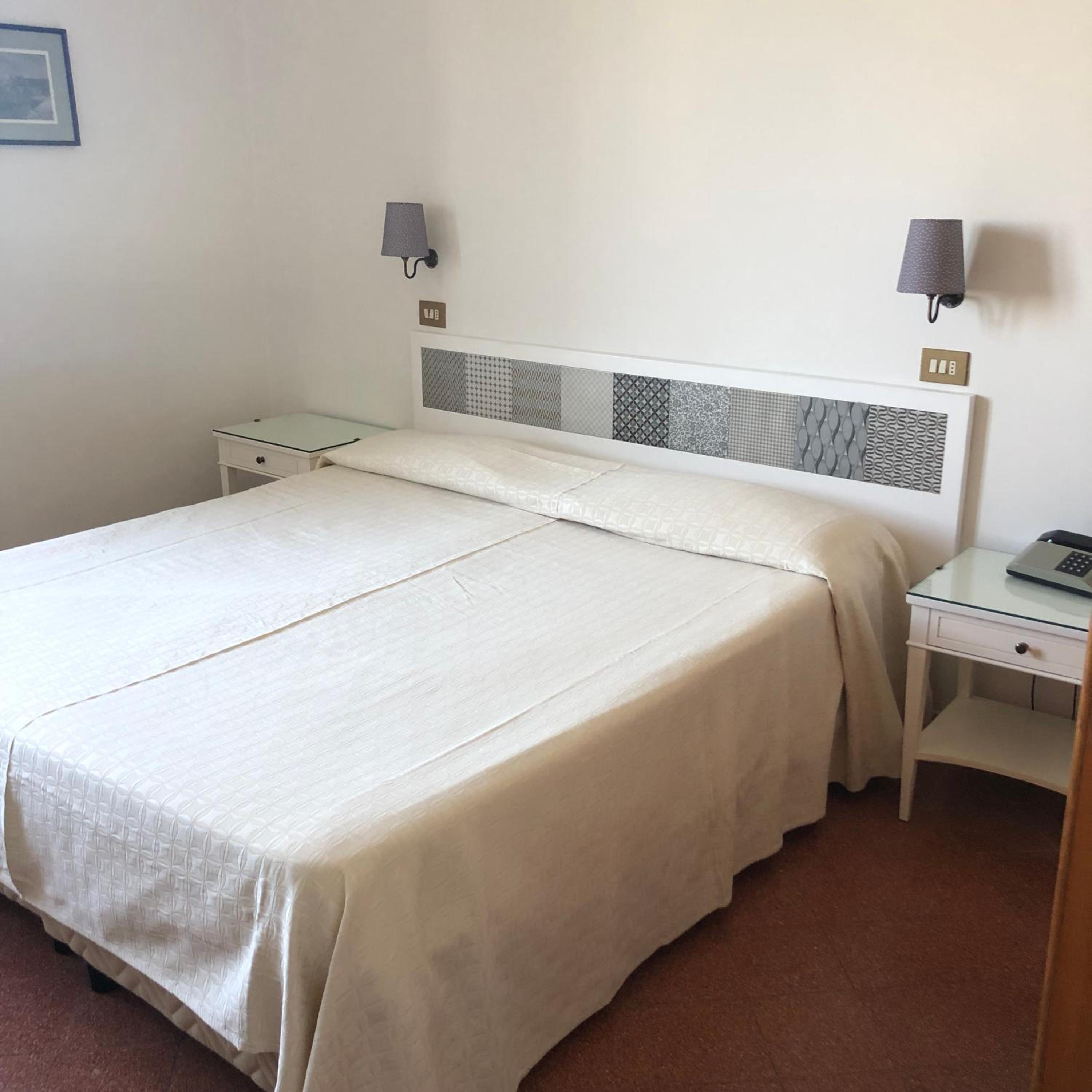 Doppel- oder Zweibettzimmer mit Meerblick