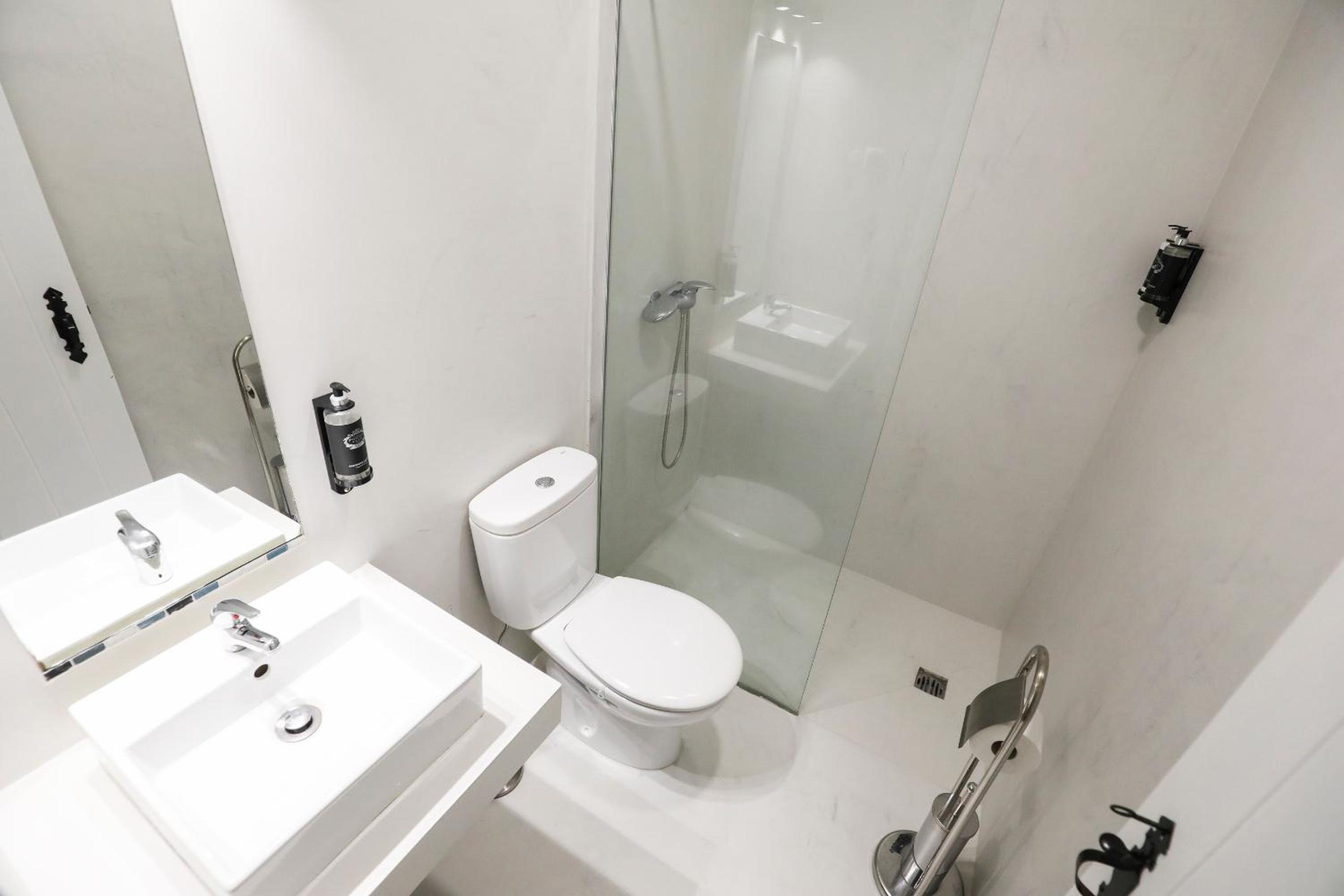 Double Room with Private Bathroom - Photo 44