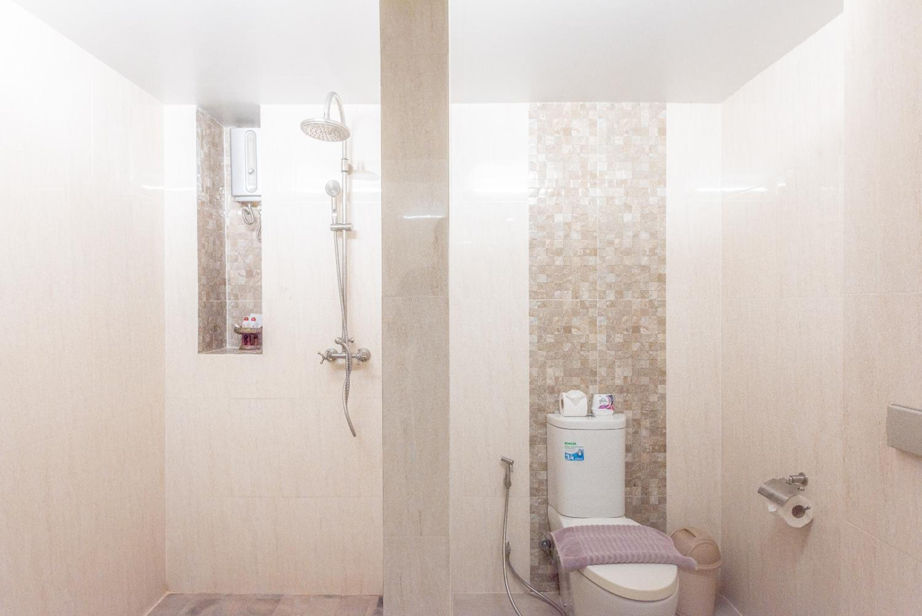 Executive Suite - Photo 15
