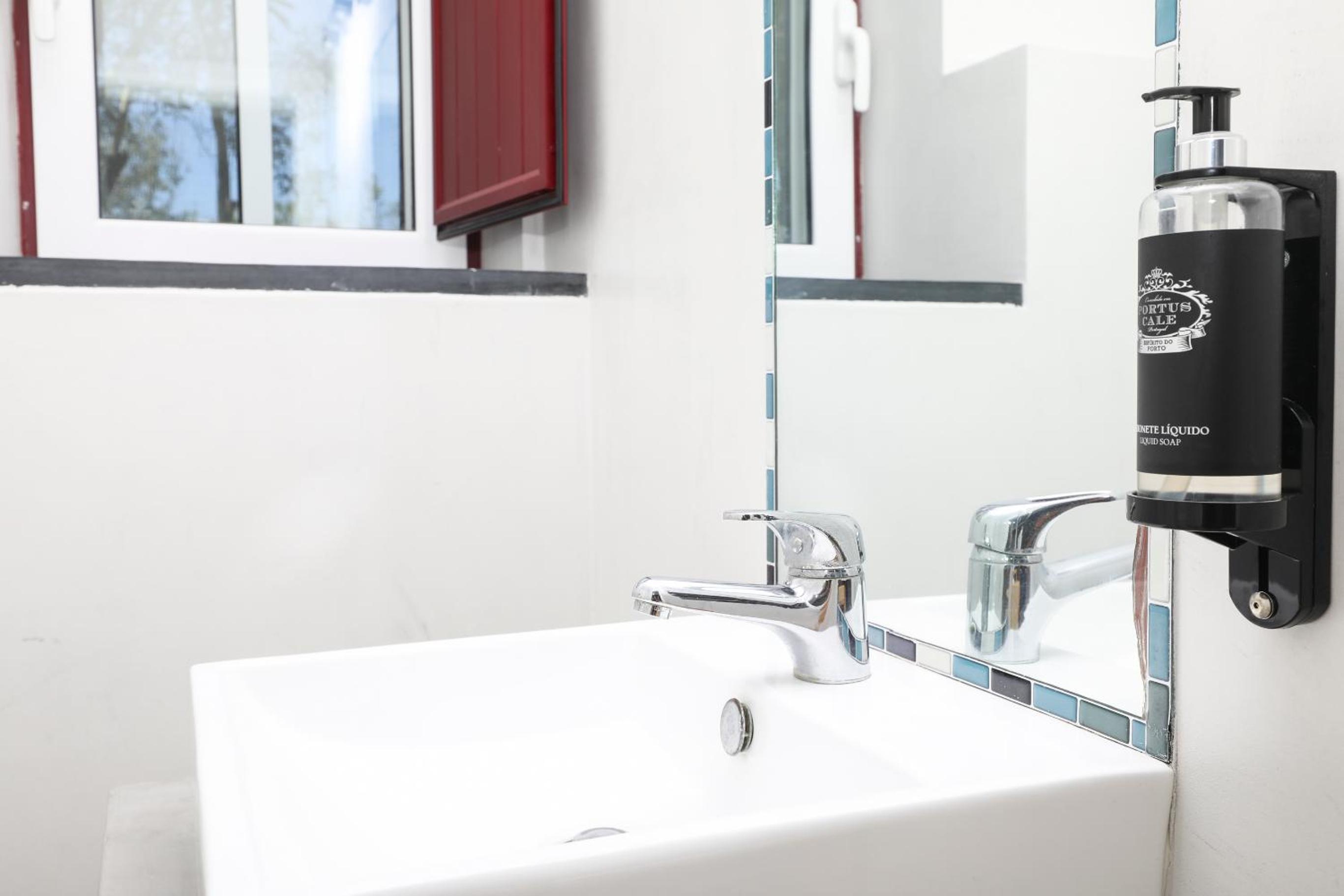 Double Room with Private Bathroom - Photo 45