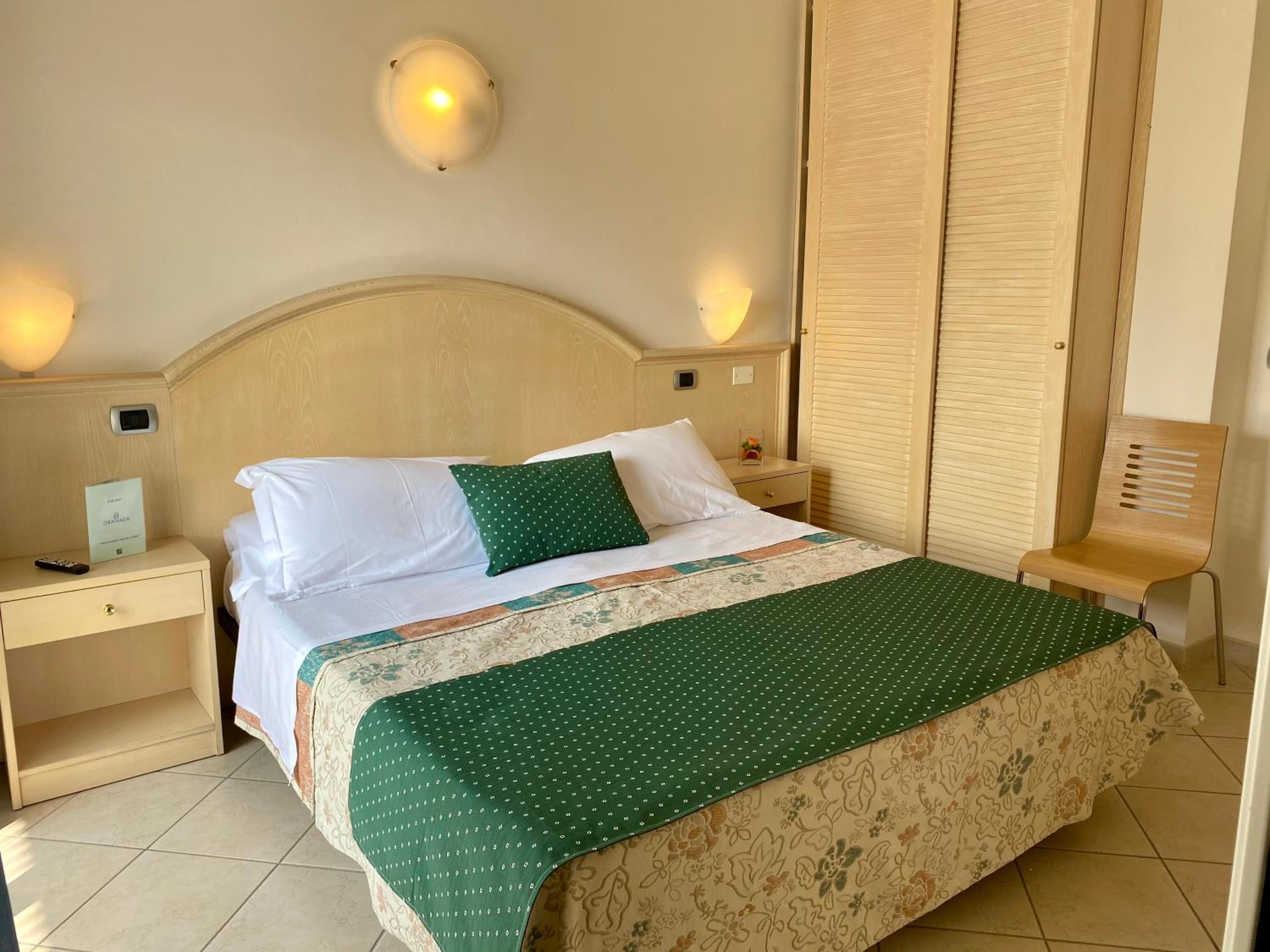 Standard Double or Twin Room photo 2