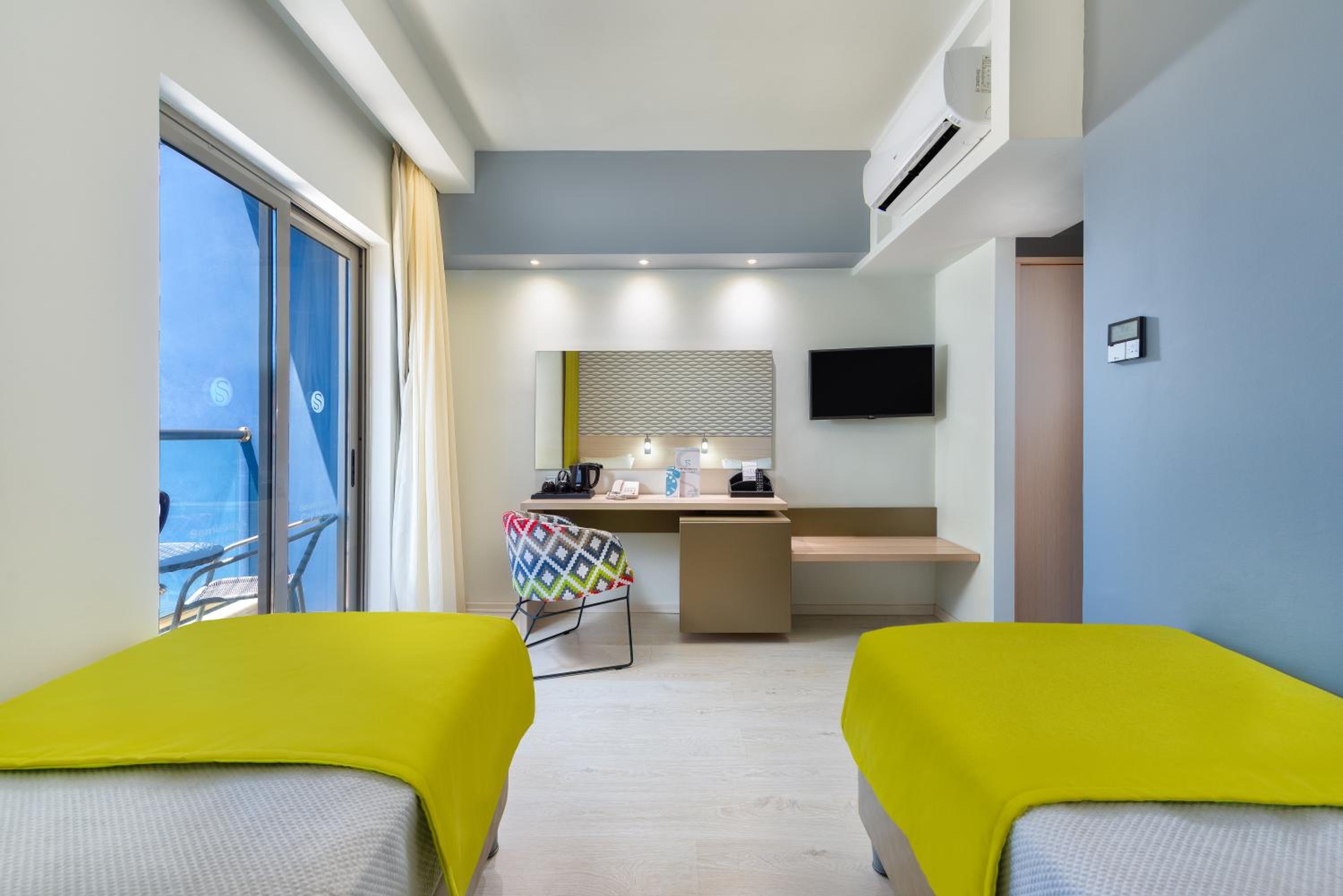 Standard Room with Side Sea View - Photo 2