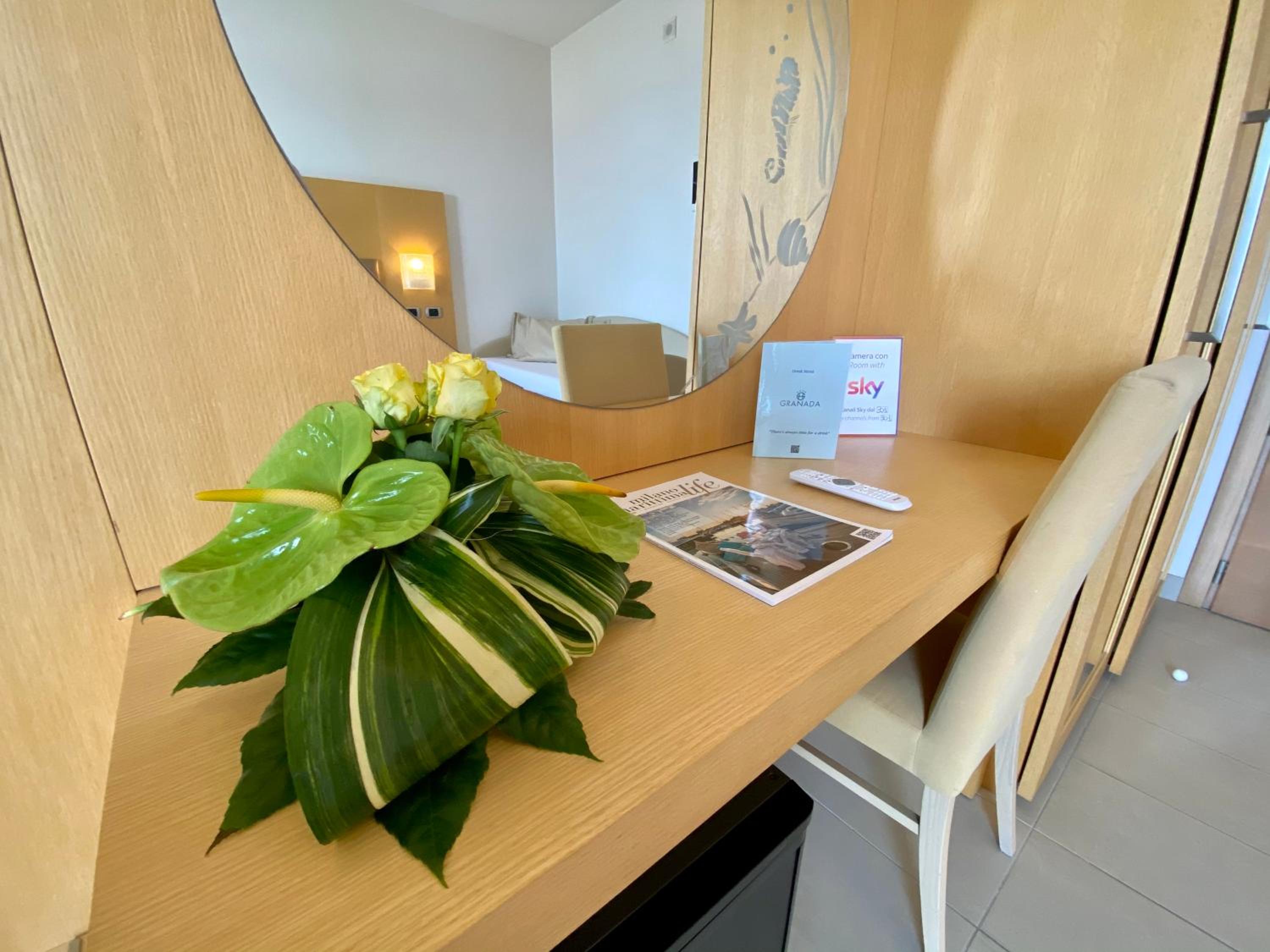 Deluxe Double or Twin Room with Sea View photo 3