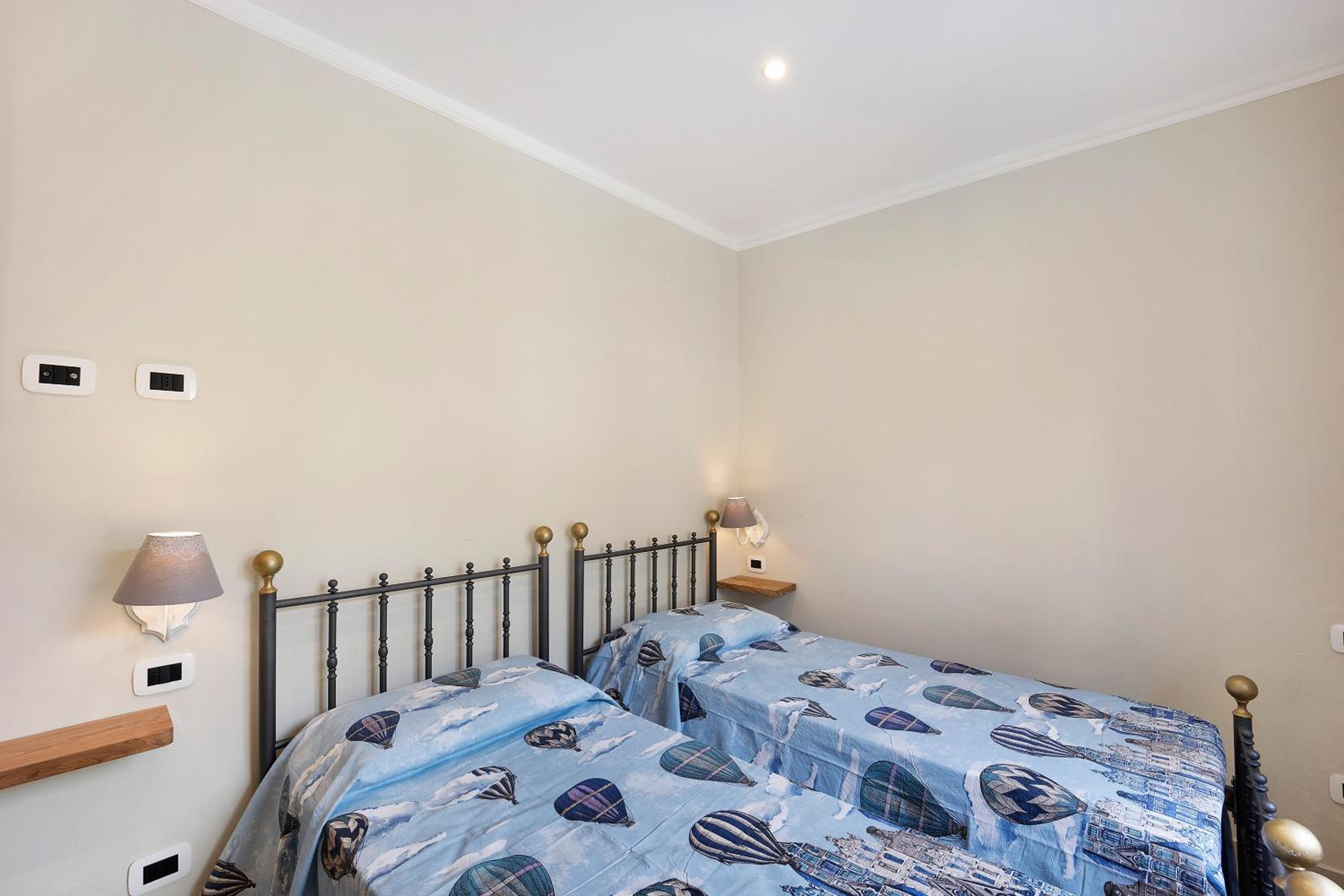 Three-Bedroom Apartment with Mountain View photo 2