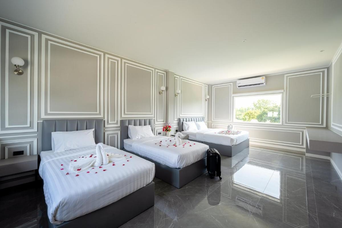 Superior Suite - Photo 5