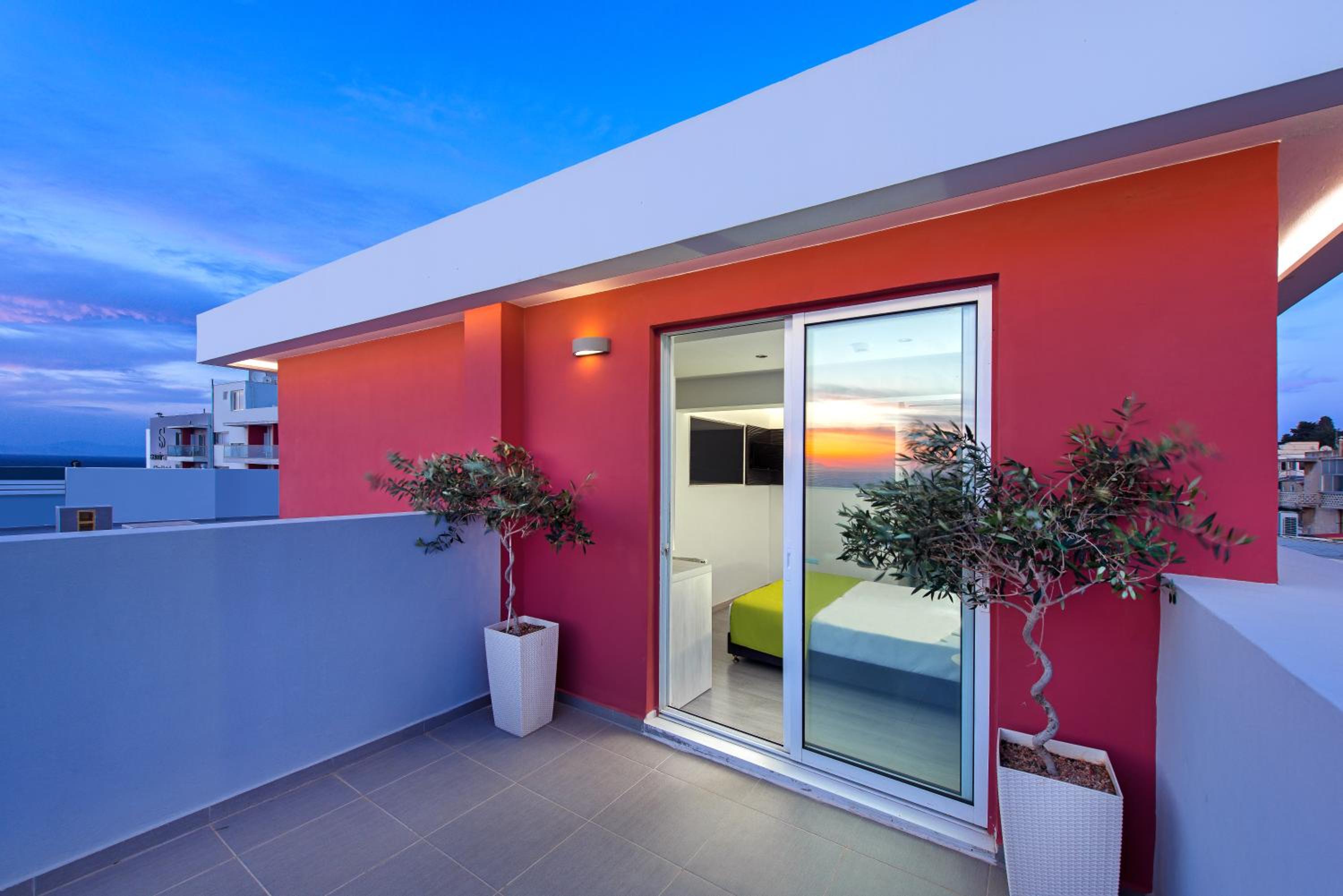 Deluxe Suite with Sea View photo 2