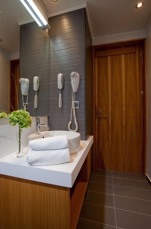Executive Suite with Panoramic View photo 2