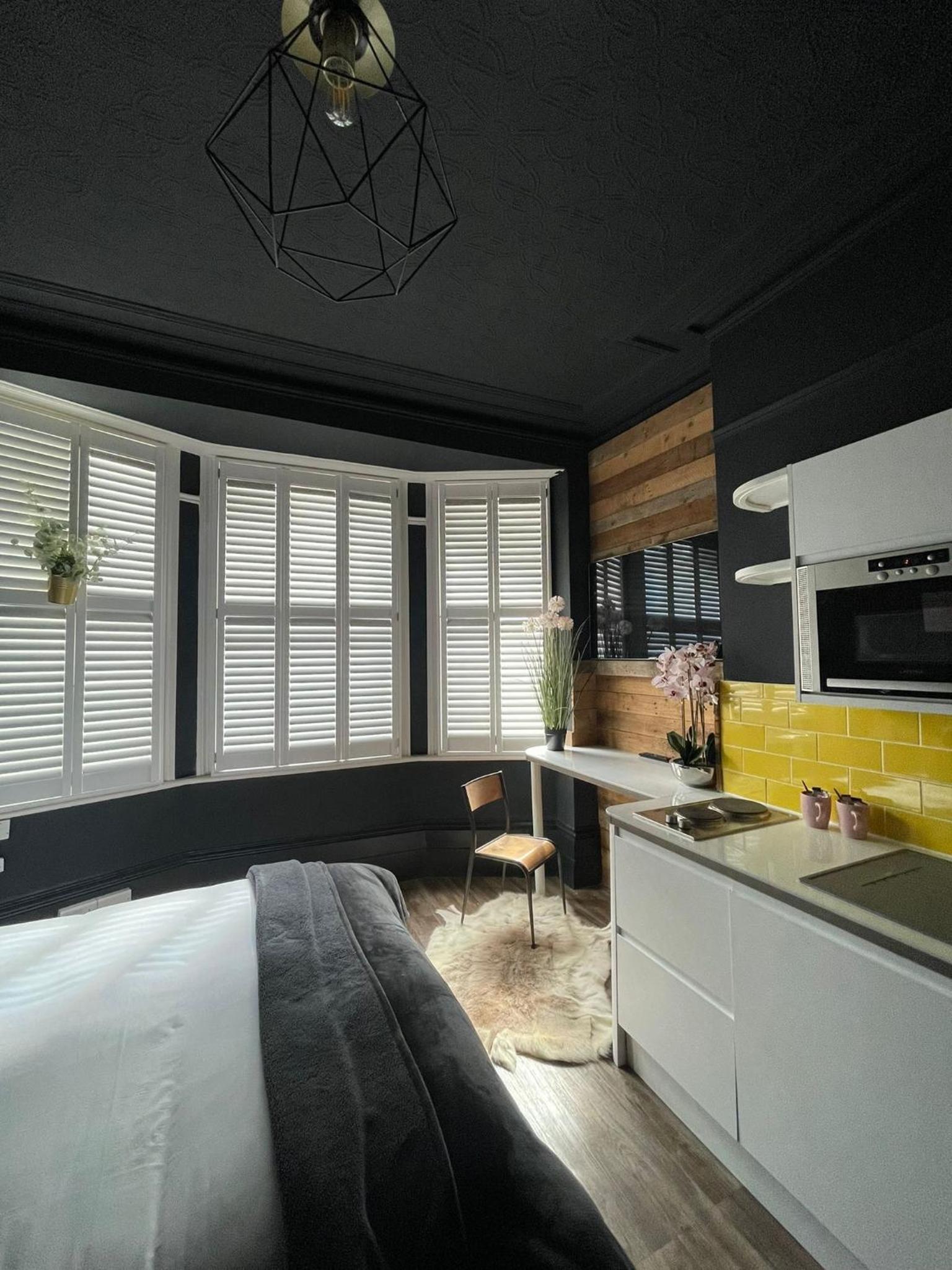 One-Bedroom Apartment - Photo 1