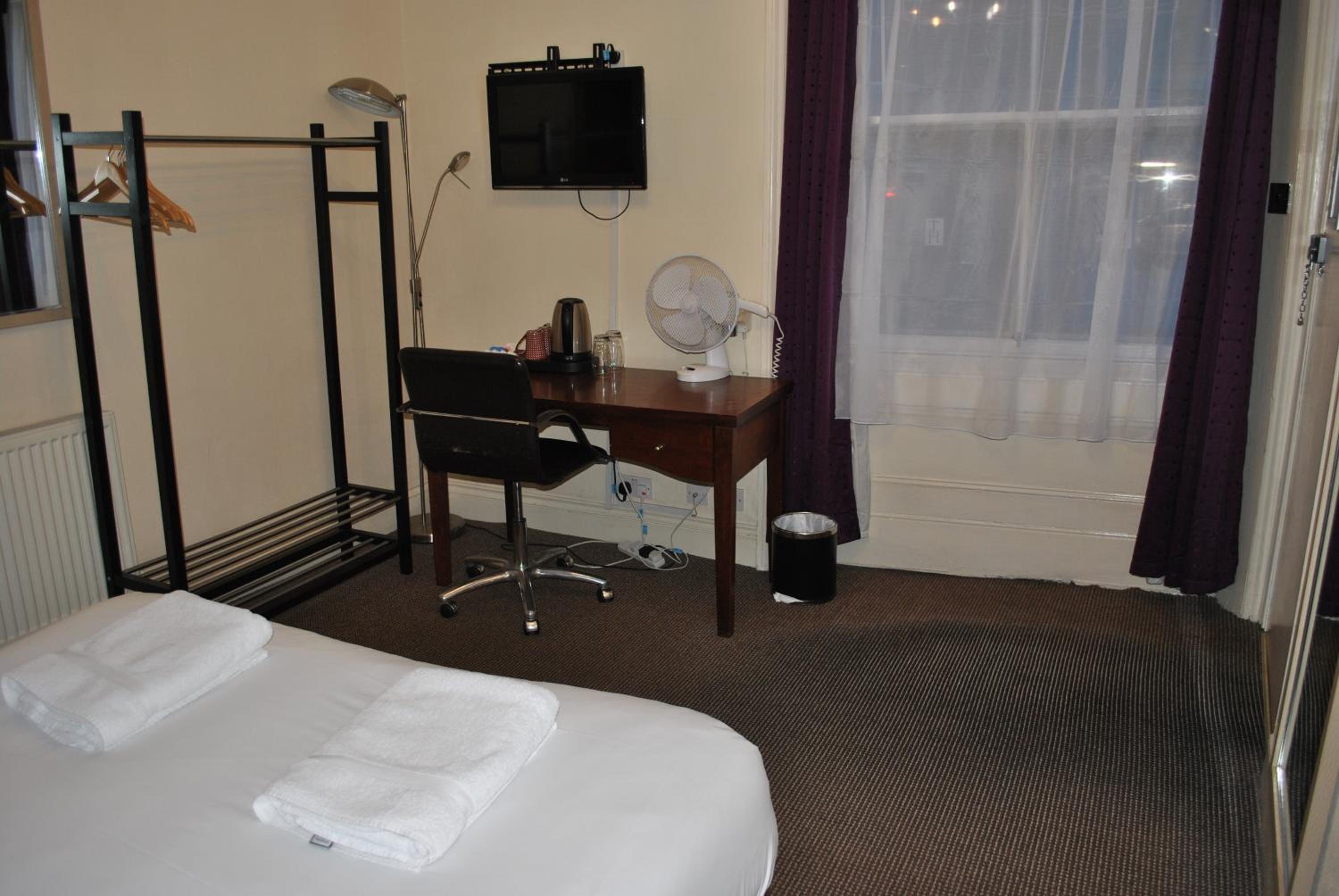 Double Room with Bath photo 3