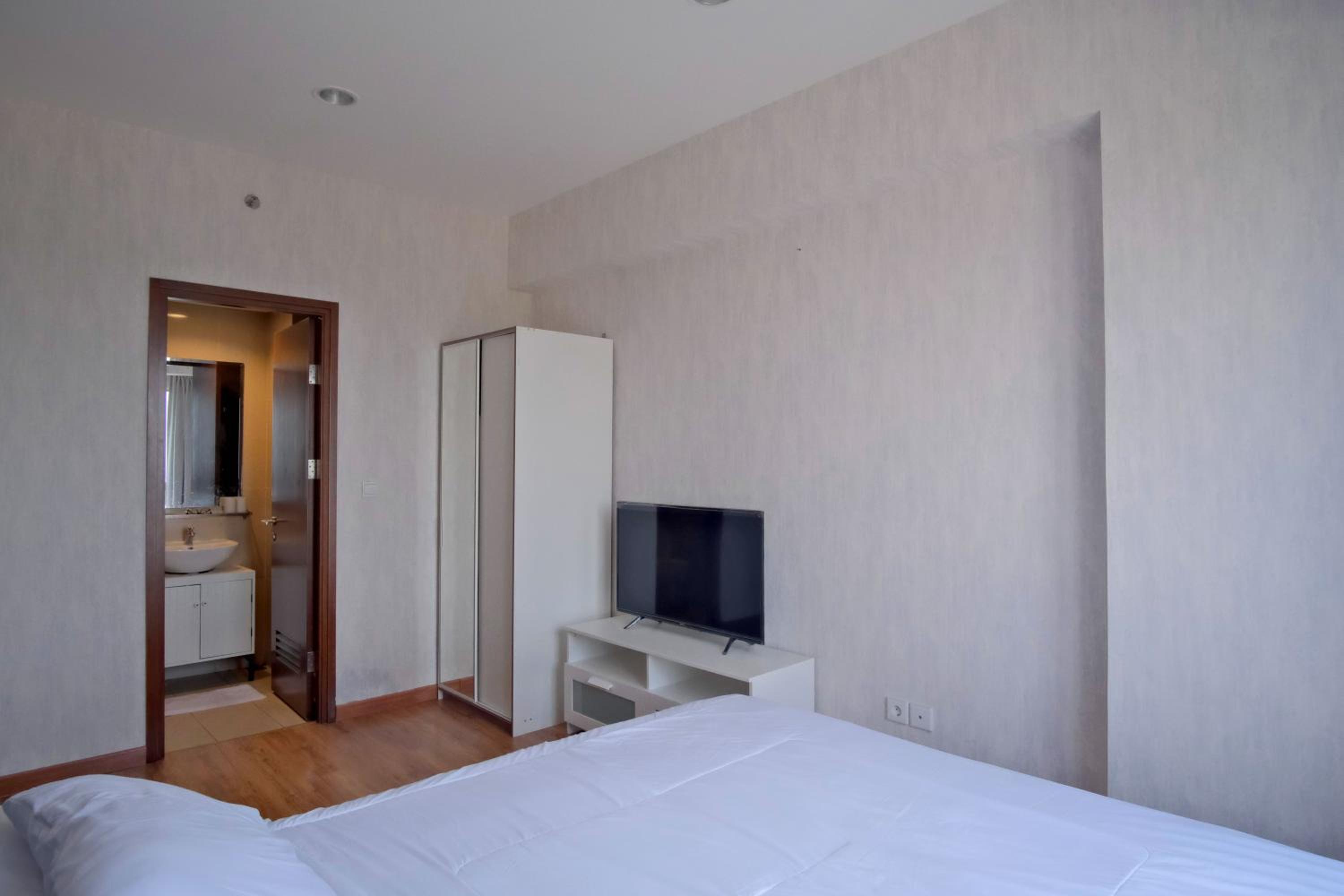 One-Bedroom Apartment - Photo 6