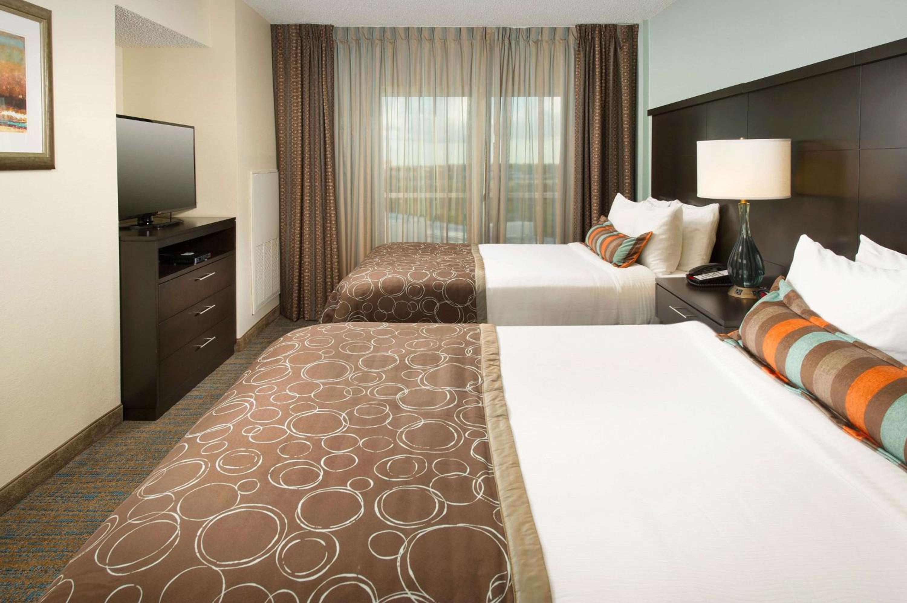 Two-Bedroom Suite with Queen and Two Double Beds photo 3