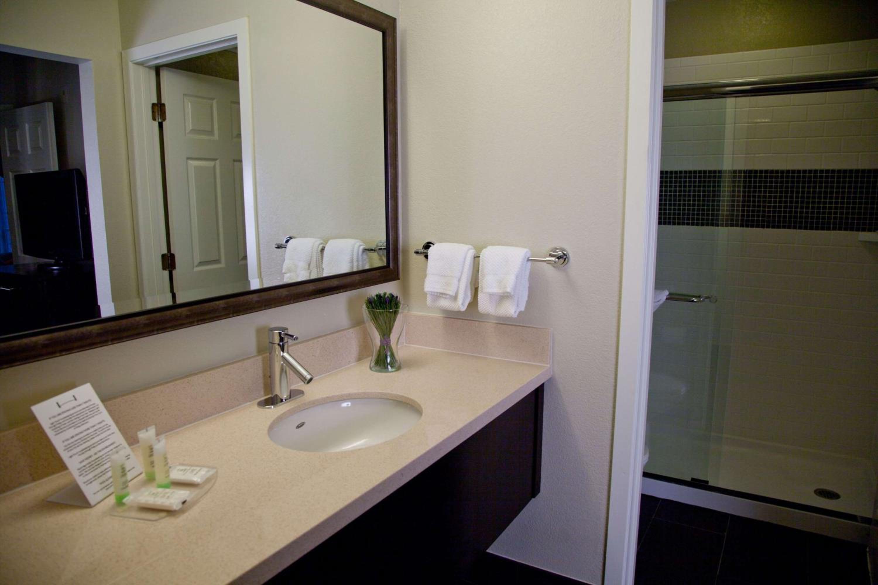 Two-Bedroom Suite with King and Queen Beds photo 3