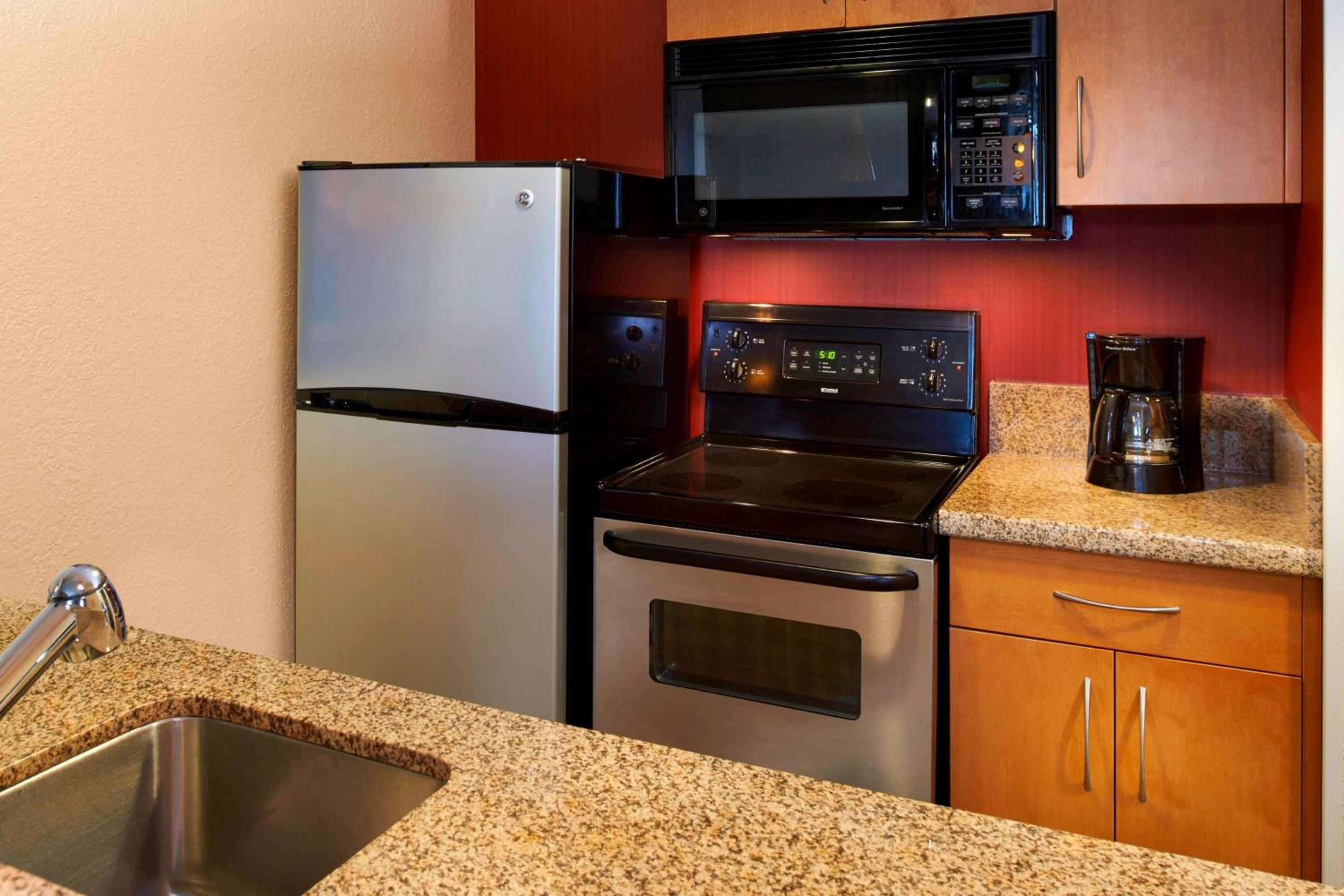 Two Bedroom Suite - Queen in Each - Photo 3