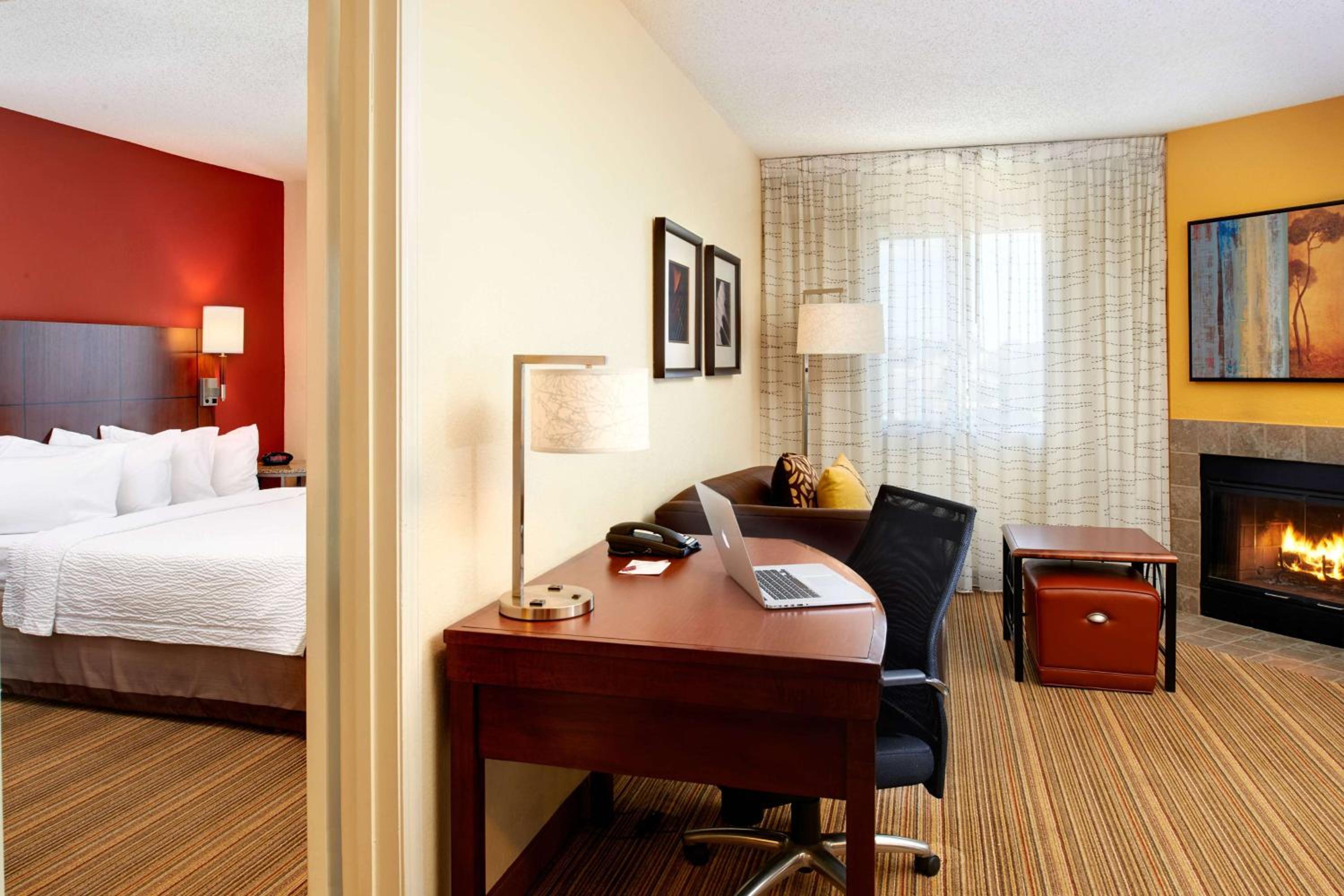 Two Bedroom Suite - Queen in Each - Photo 2