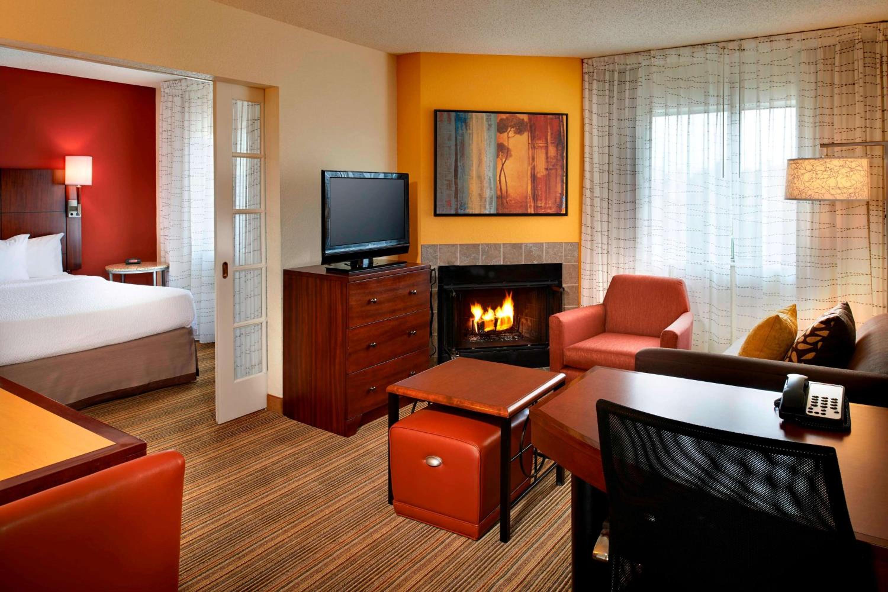 Two Bedroom Suite - Queen in Each - Photo 1