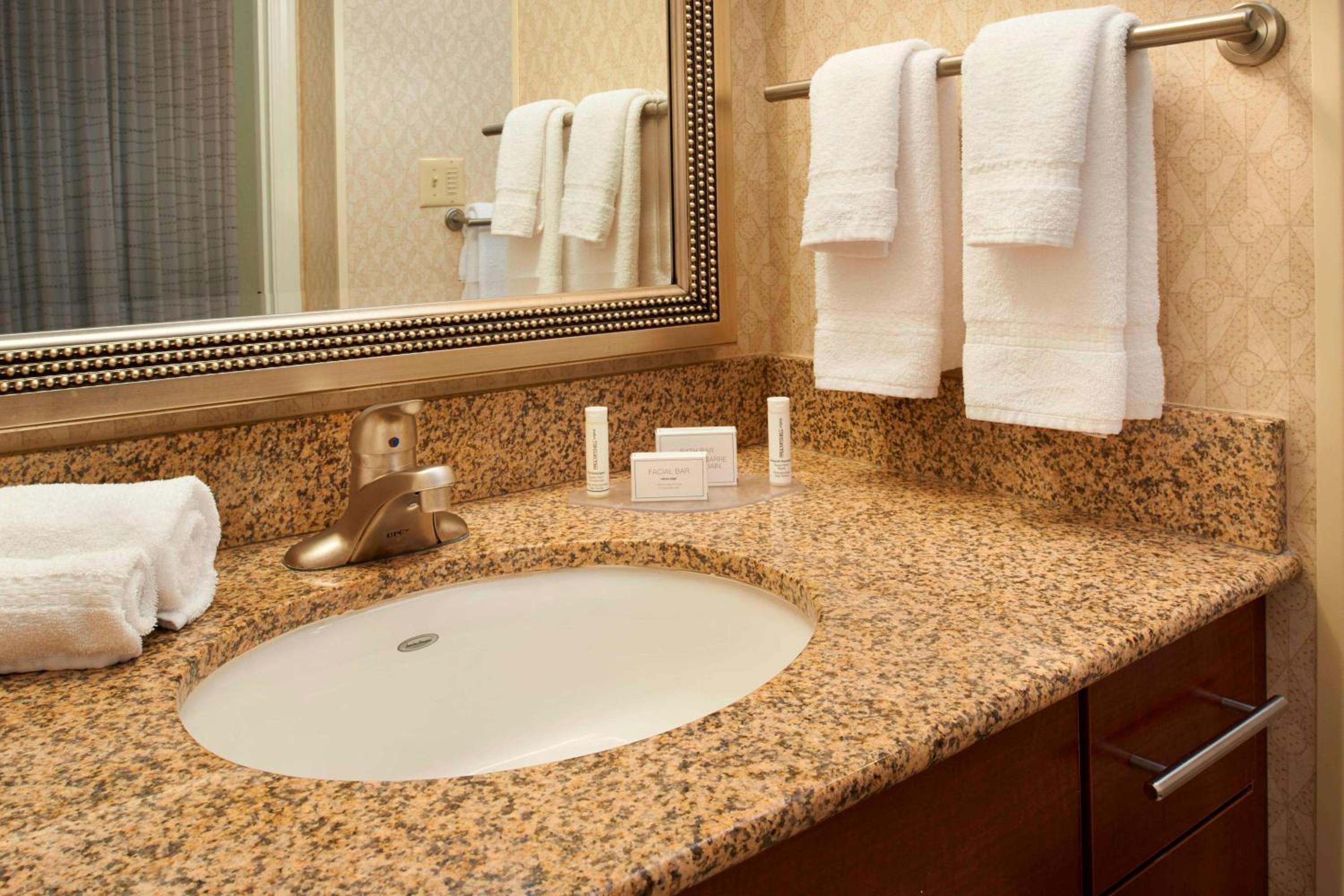 One Bedroom Suite Queen - Photo 4
