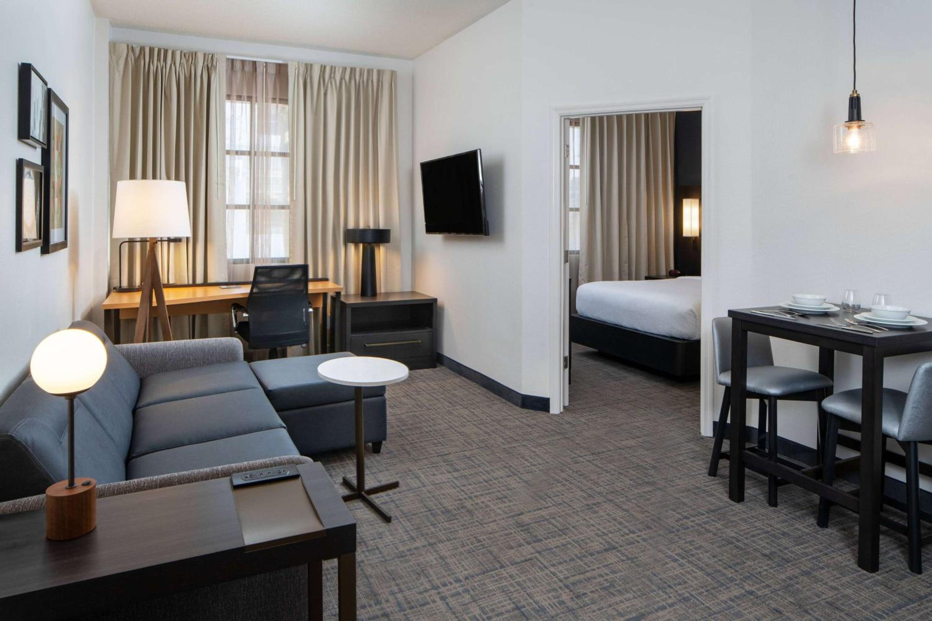 One Bedroom Suite Queen - Photo 3
