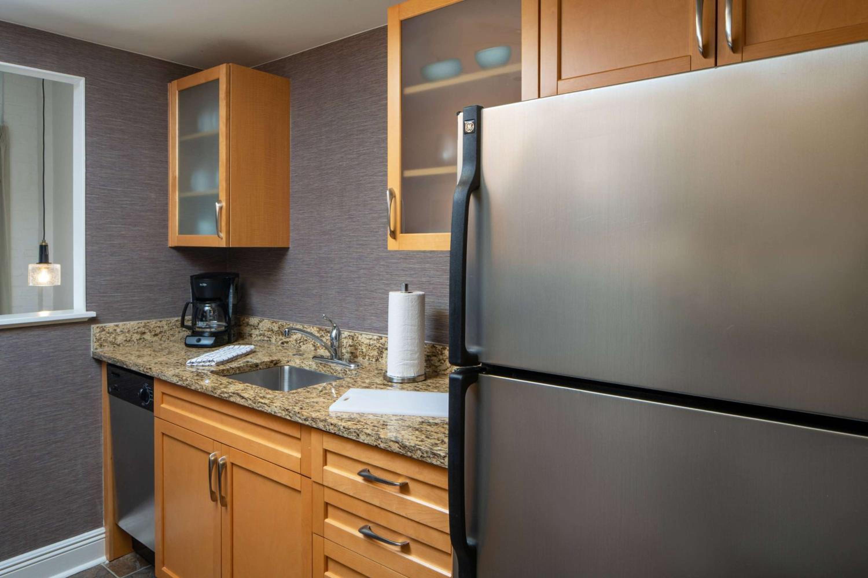 One Bedroom Suite Queen - Photo 4