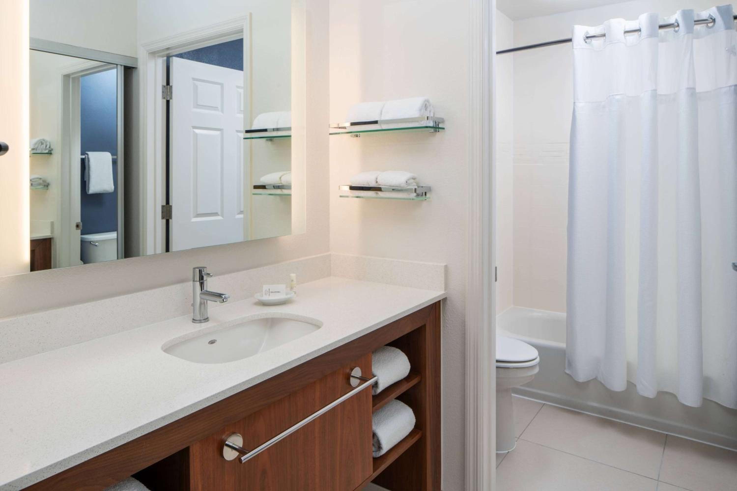 One Bedroom Suite Queen - Photo 5